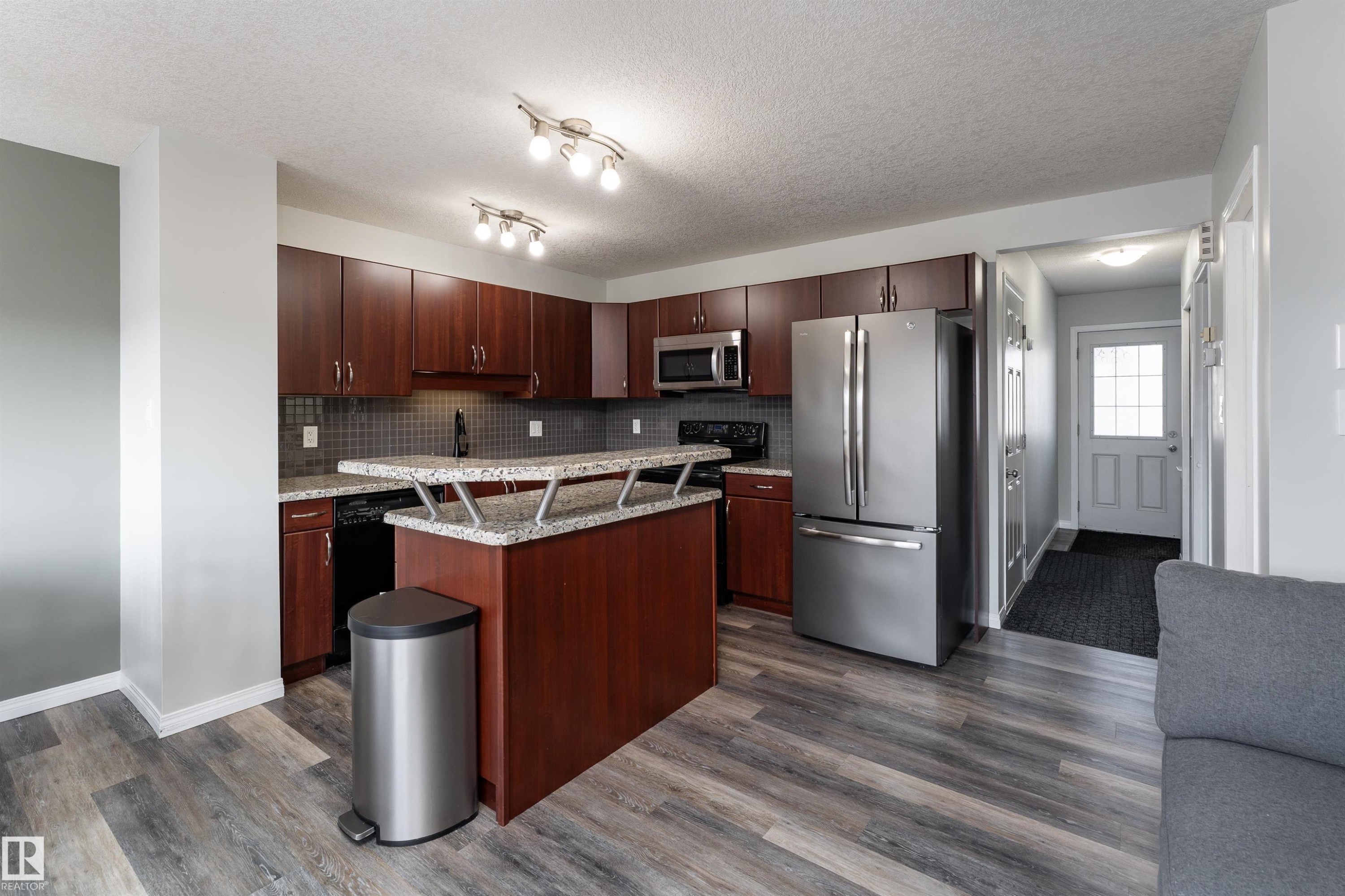5911 8 Avenue, Edmonton, AB - Indoor Photo Showing Kitchen
