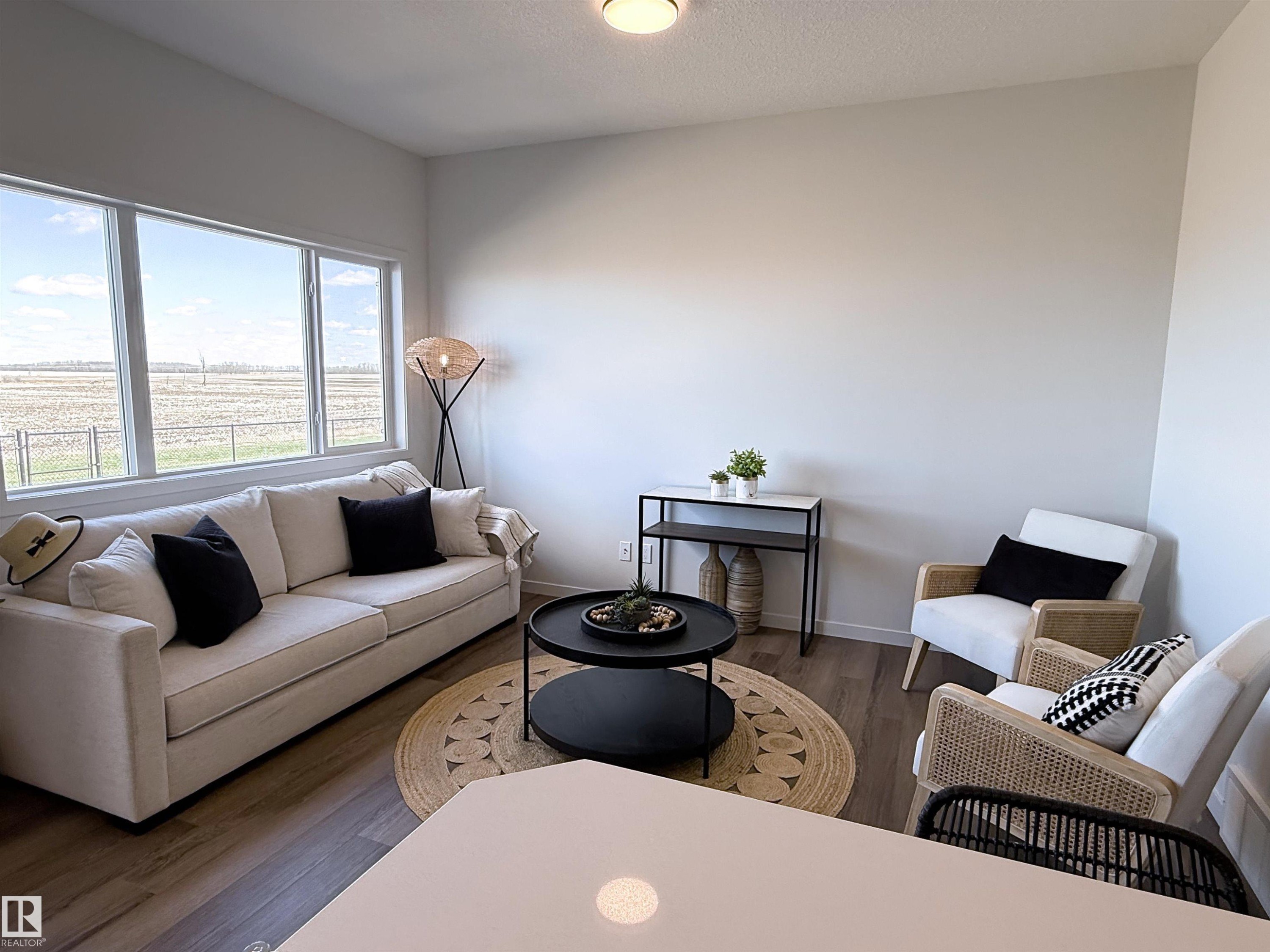 284 Lodge Pole Place, Leduc, AB - Indoor Photo Showing Living Room