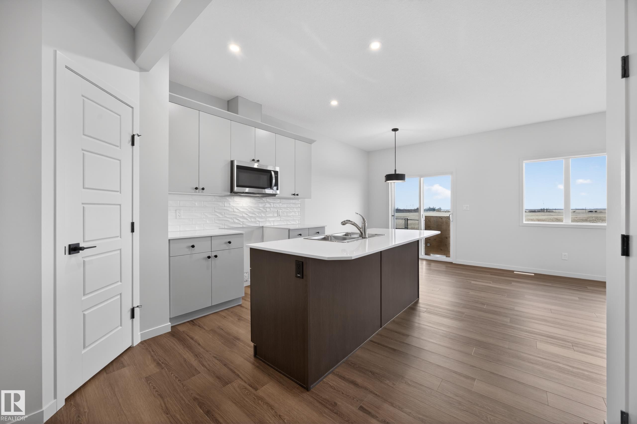 284 Lodge Pole Place, Leduc, AB - Indoor Photo Showing Kitchen With Double Sink