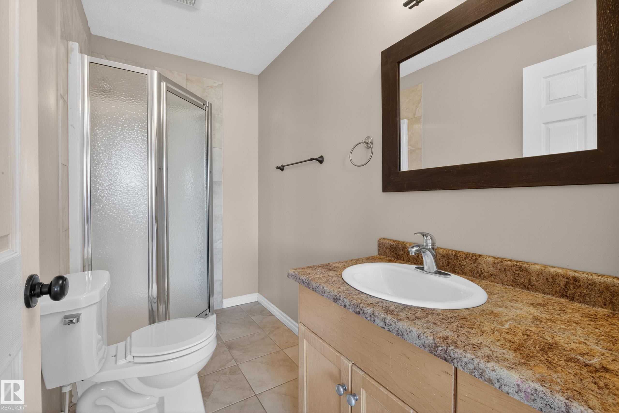 9808 162 Street, Edmonton, AB - Indoor Photo Showing Bathroom