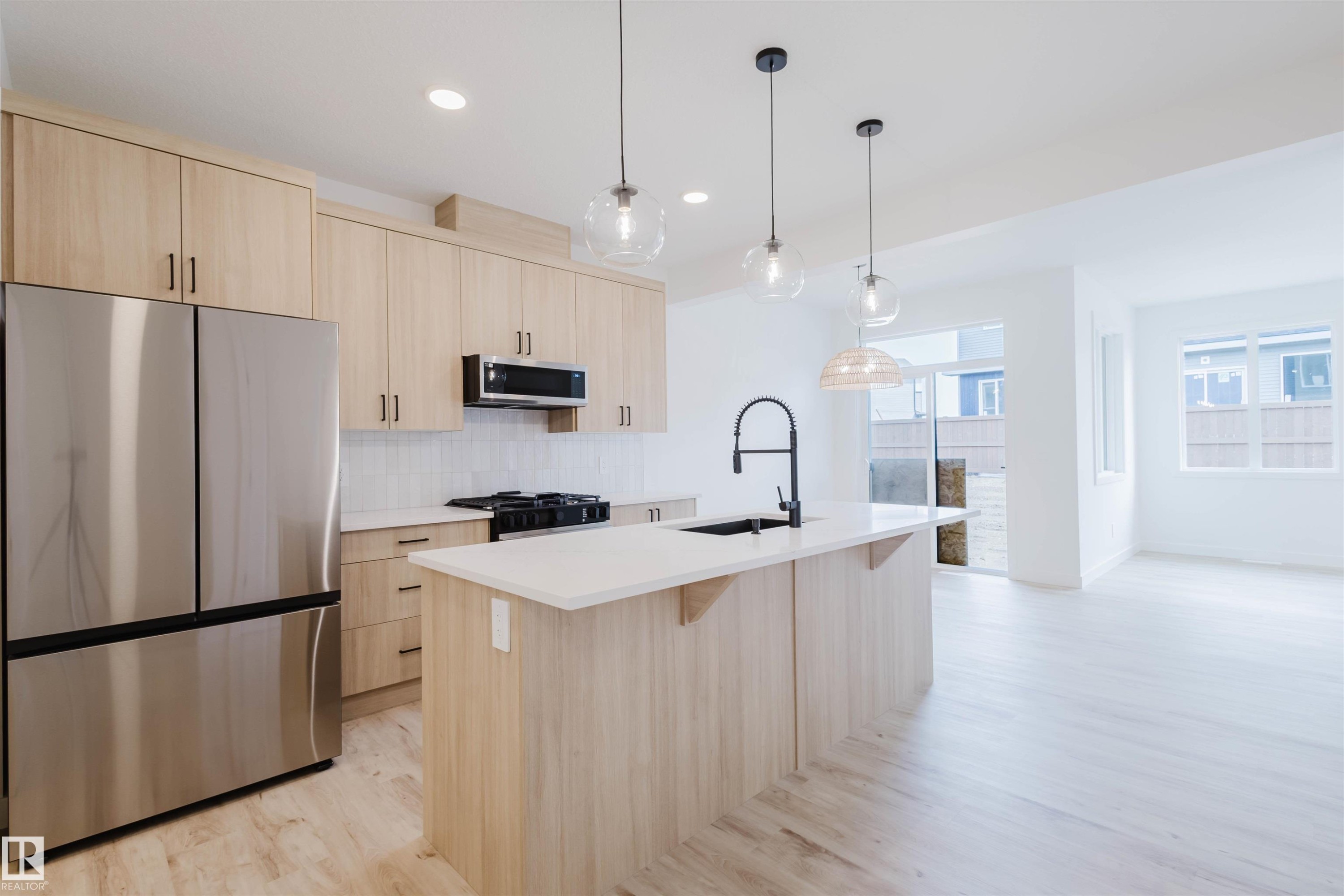 8253 Kiriak Loop Sw, Edmonton, AB - Indoor Photo Showing Kitchen With Upgraded Kitchen