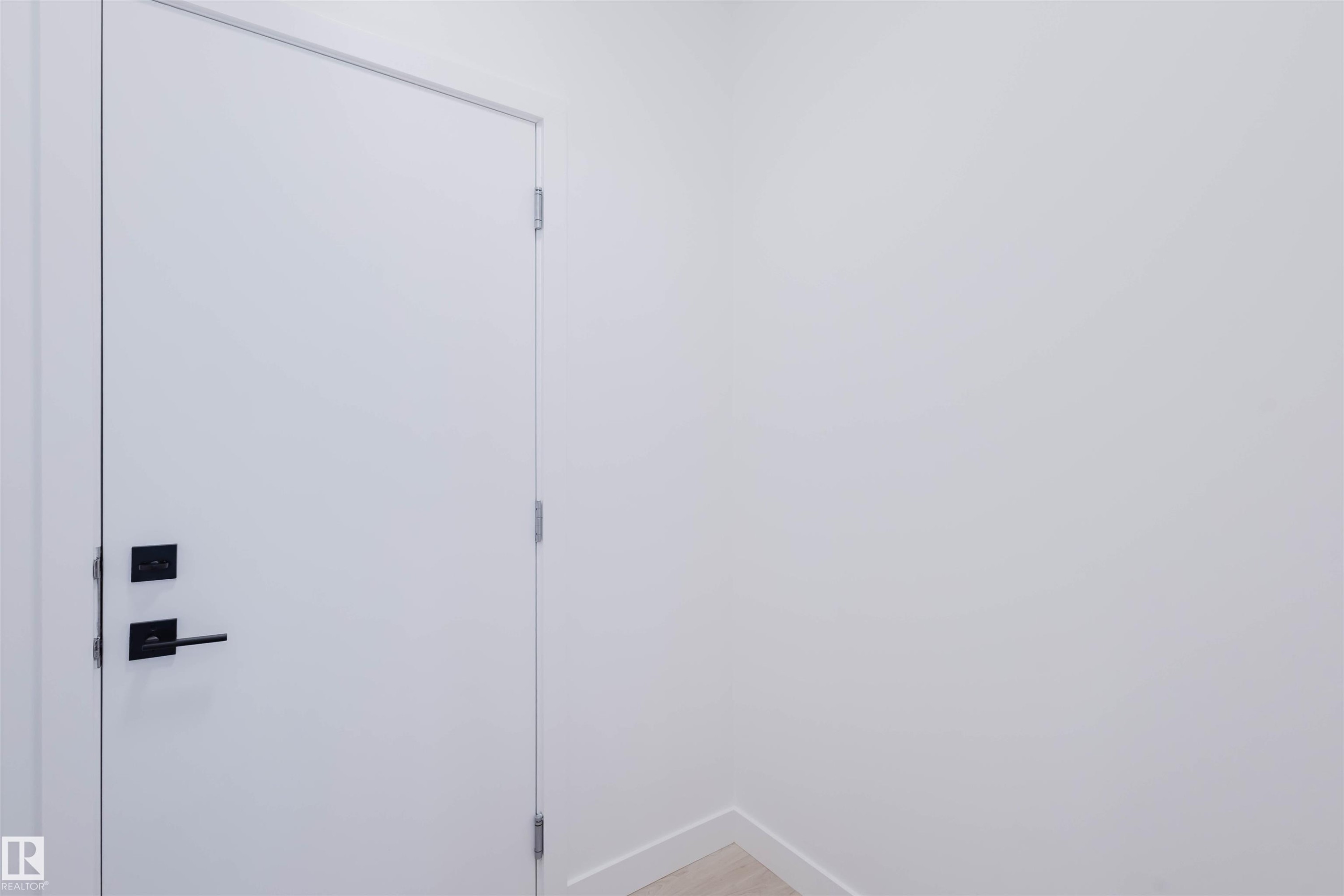 8253 Kiriak Loop Sw, Edmonton, AB - Indoor Photo Showing Other Room