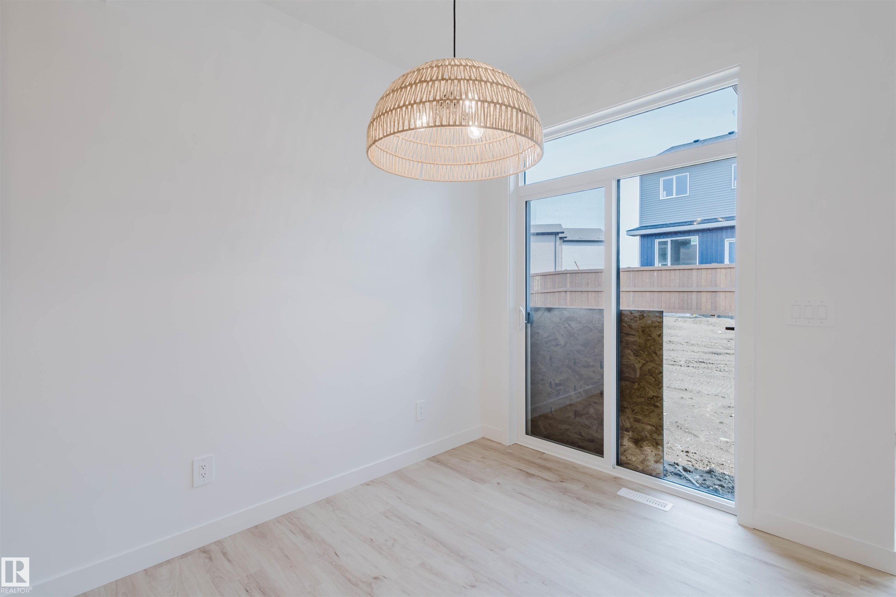 8253 Kiriak Loop Sw, Edmonton, AB - Indoor Photo Showing Other Room