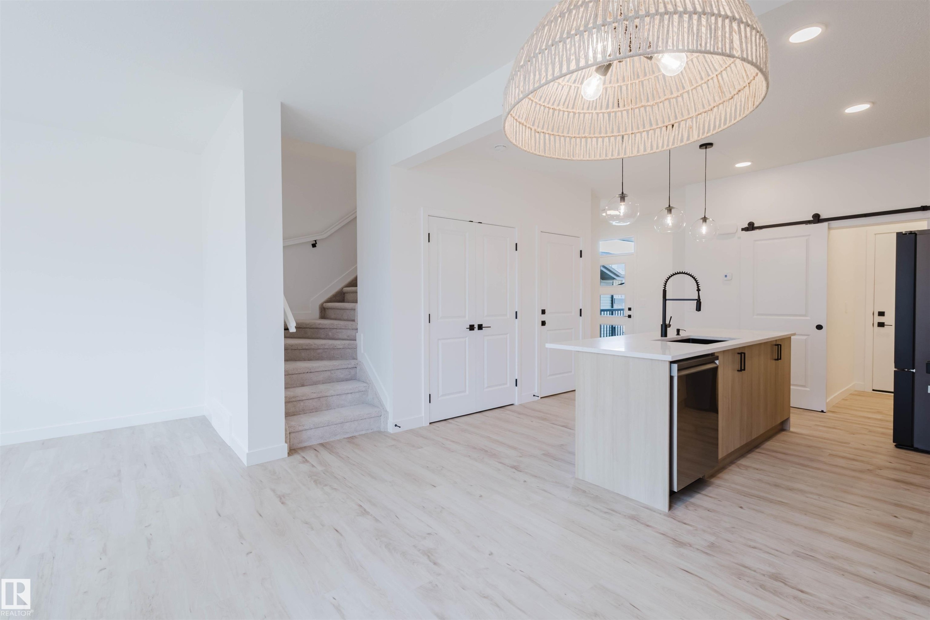 8253 Kiriak Loop Sw, Edmonton, AB - Indoor Photo Showing Kitchen