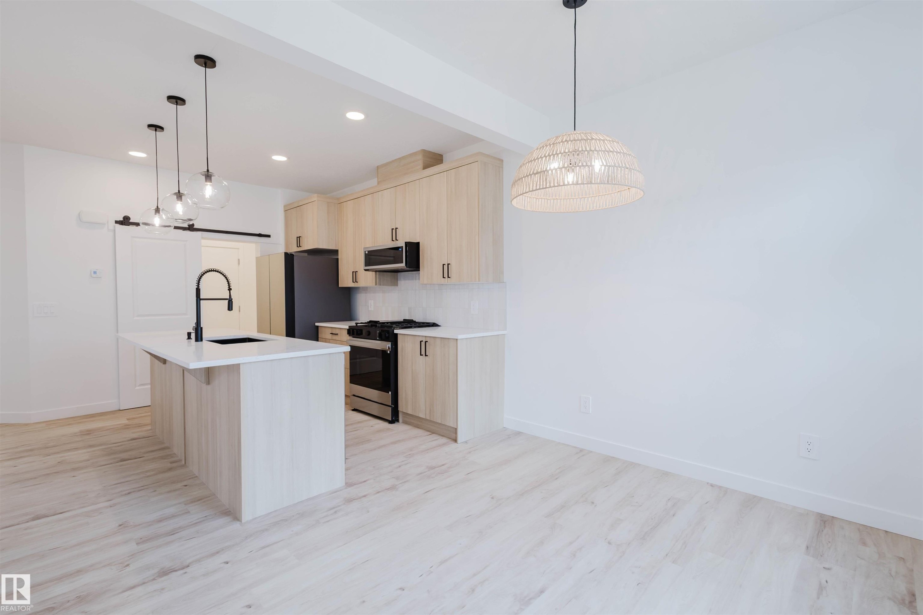 8253 Kiriak Loop Sw, Edmonton, AB - Indoor Photo Showing Kitchen With Upgraded Kitchen