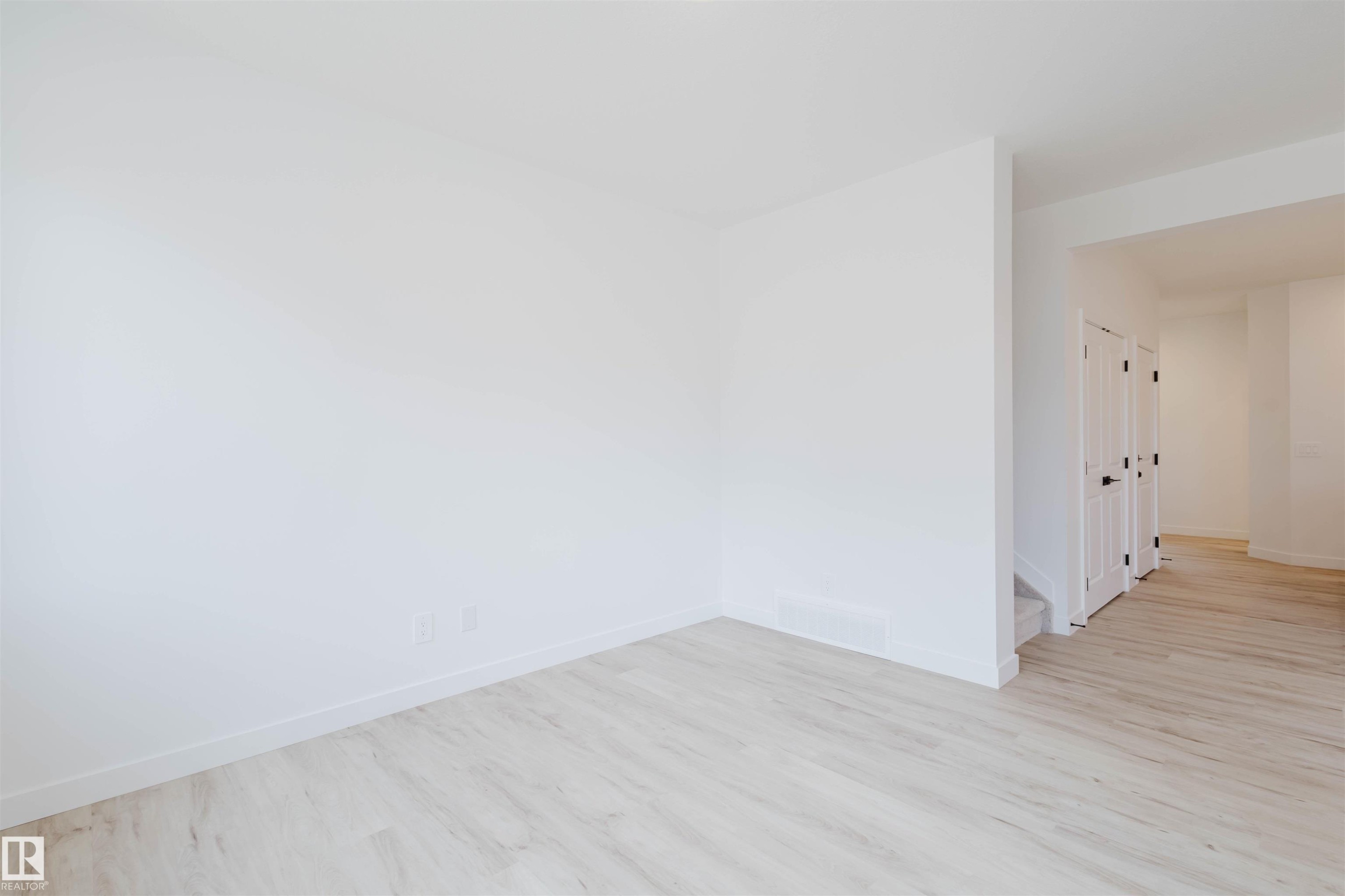 8253 Kiriak Loop Sw, Edmonton, AB - Indoor Photo Showing Other Room