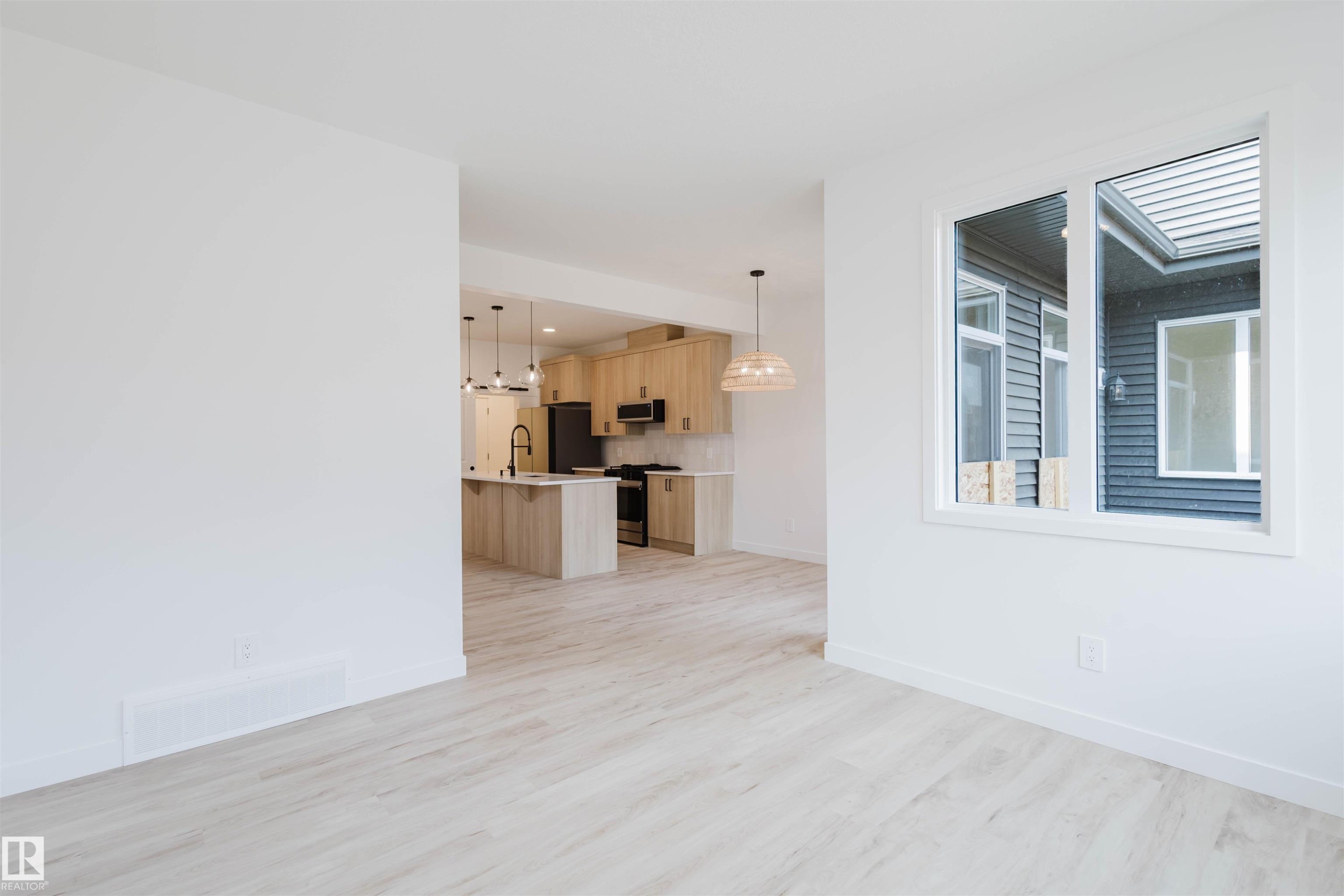 8253 Kiriak Loop Sw, Edmonton, AB - Indoor