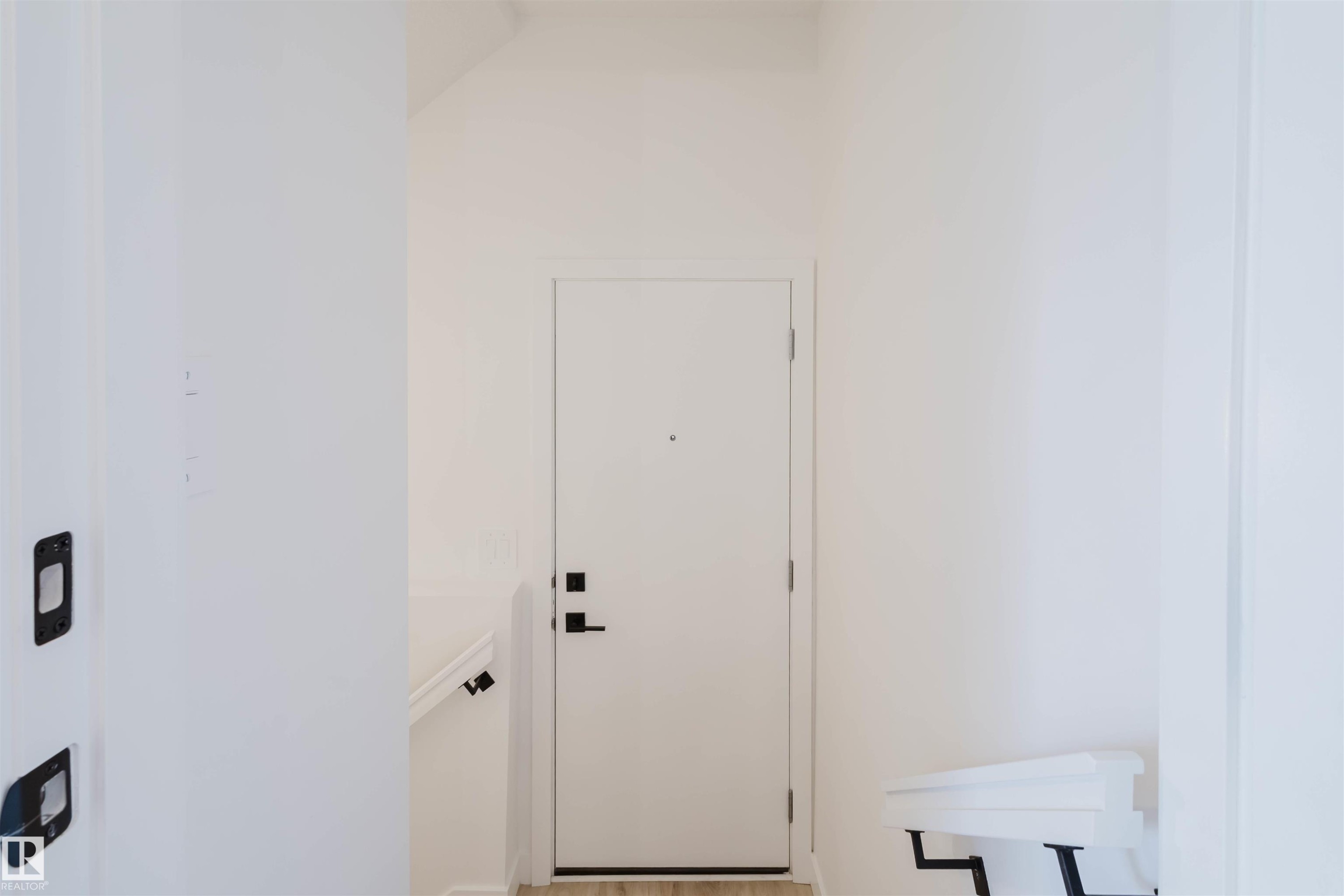 8253 Kiriak Loop Sw, Edmonton, AB - Indoor Photo Showing Other Room