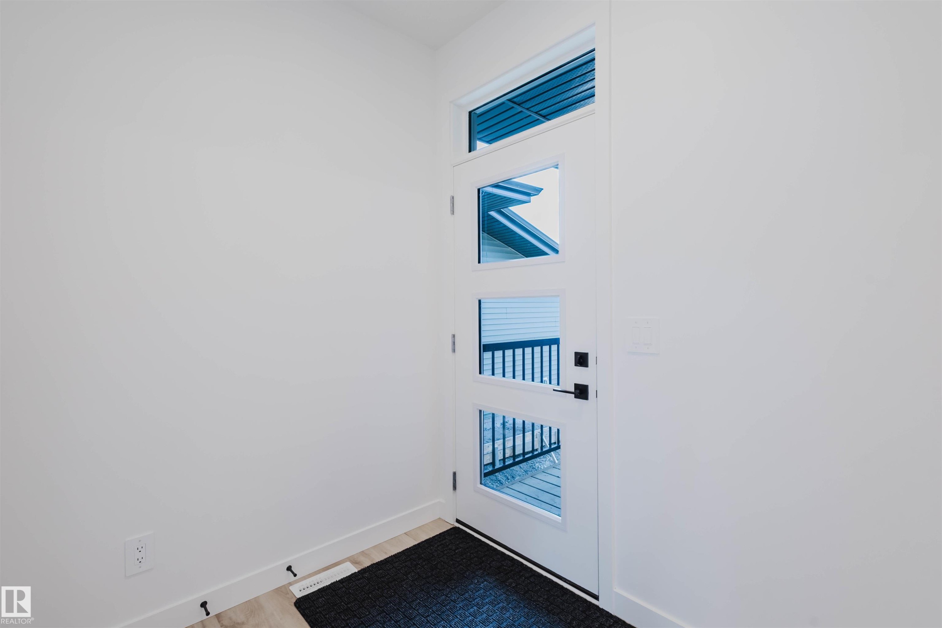 8253 Kiriak Loop Sw, Edmonton, AB - Indoor Photo Showing Other Room