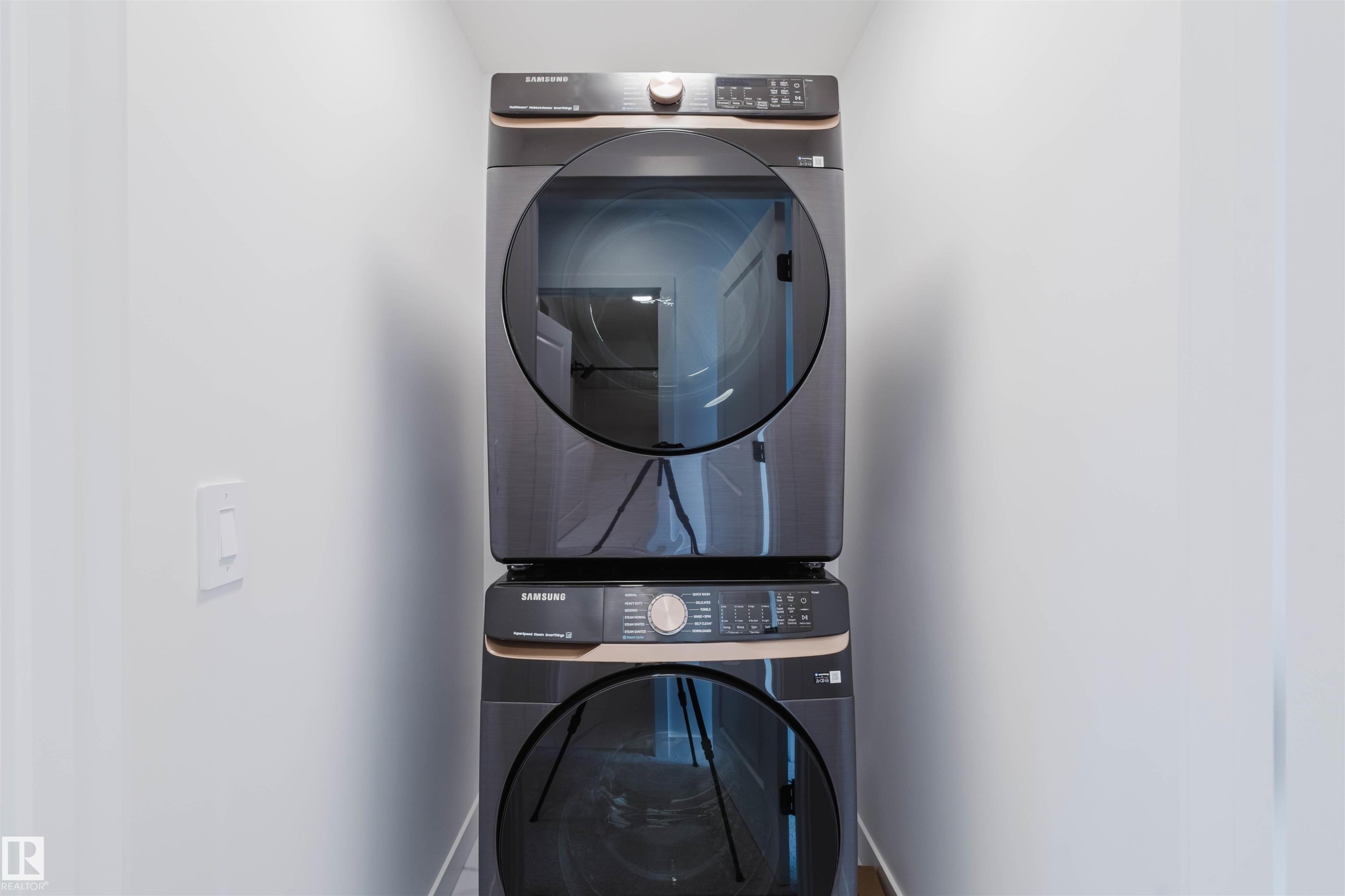 8253 Kiriak Loop Sw, Edmonton, AB - Indoor Photo Showing Laundry Room