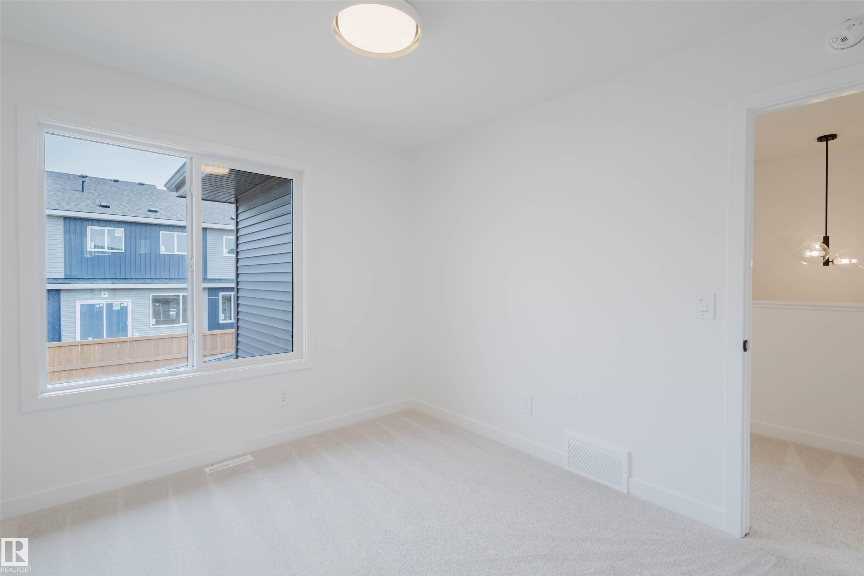 8253 Kiriak Loop Sw, Edmonton, AB - Indoor Photo Showing Other Room