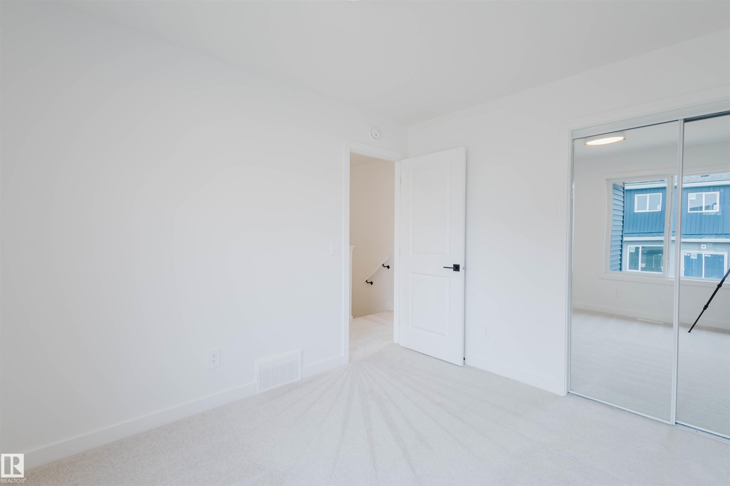 8253 Kiriak Loop Sw, Edmonton, AB - Indoor Photo Showing Other Room