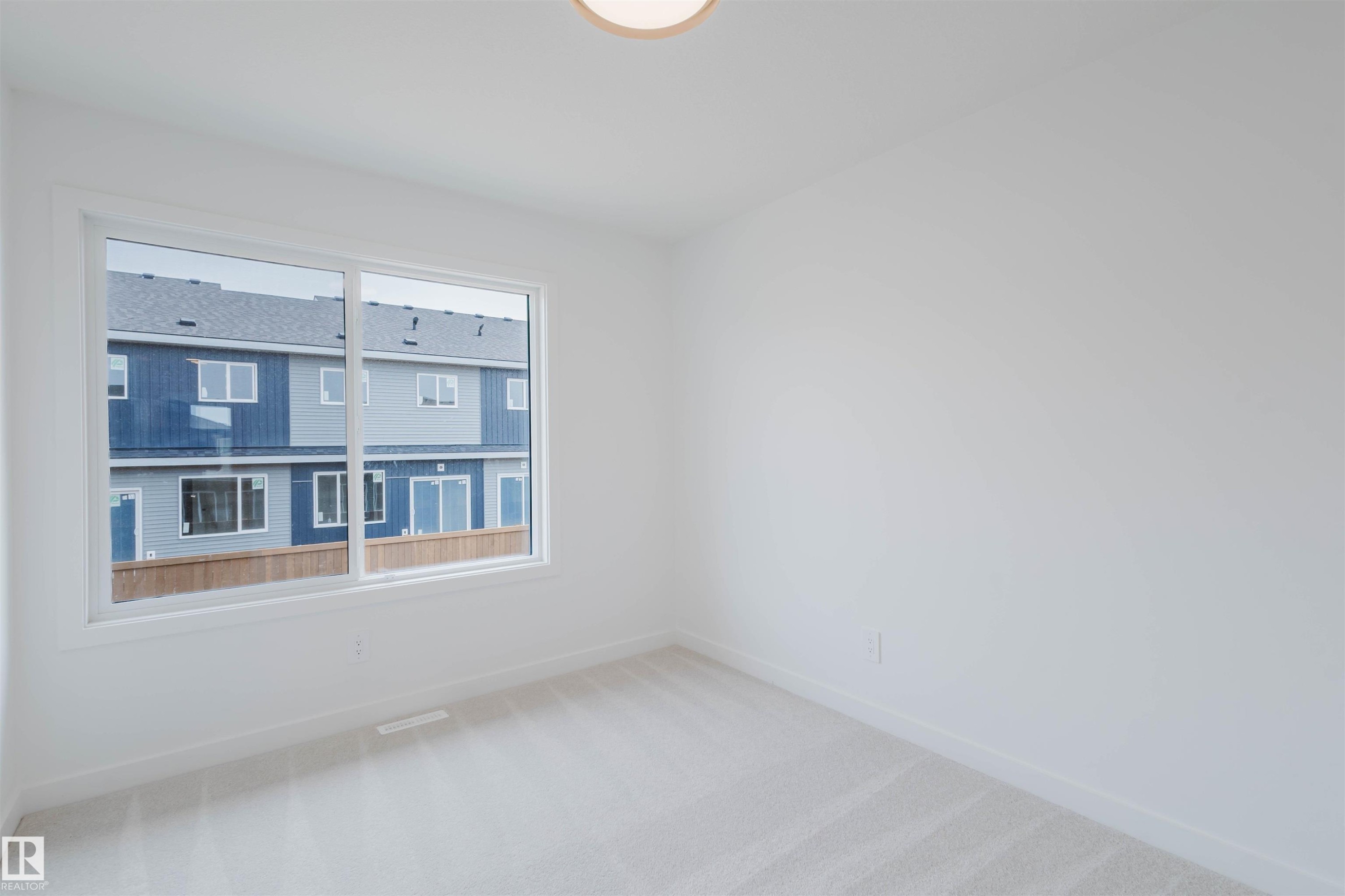 8253 Kiriak Loop Sw, Edmonton, AB - Indoor Photo Showing Other Room