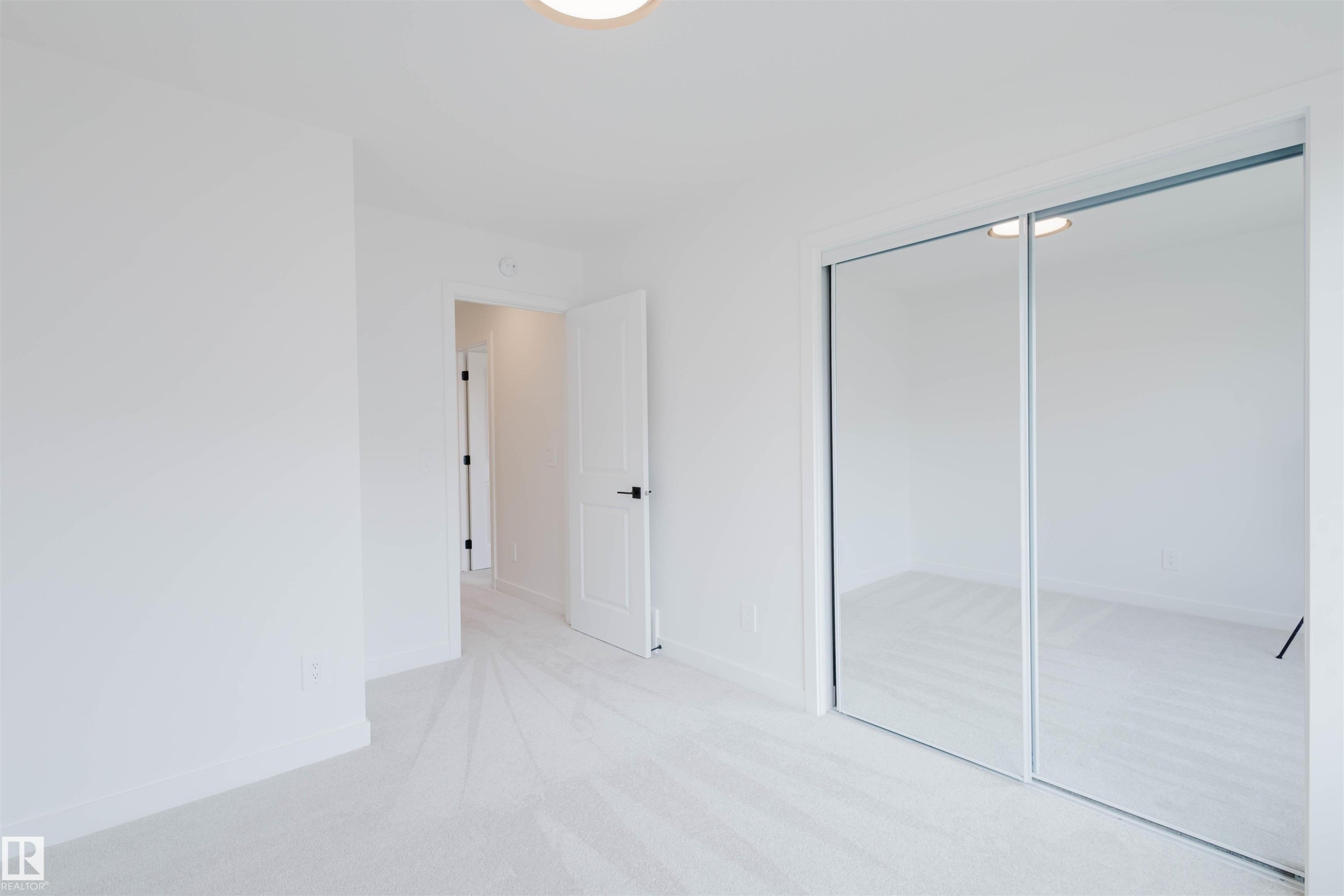 8253 Kiriak Loop Sw, Edmonton, AB - Indoor Photo Showing Other Room
