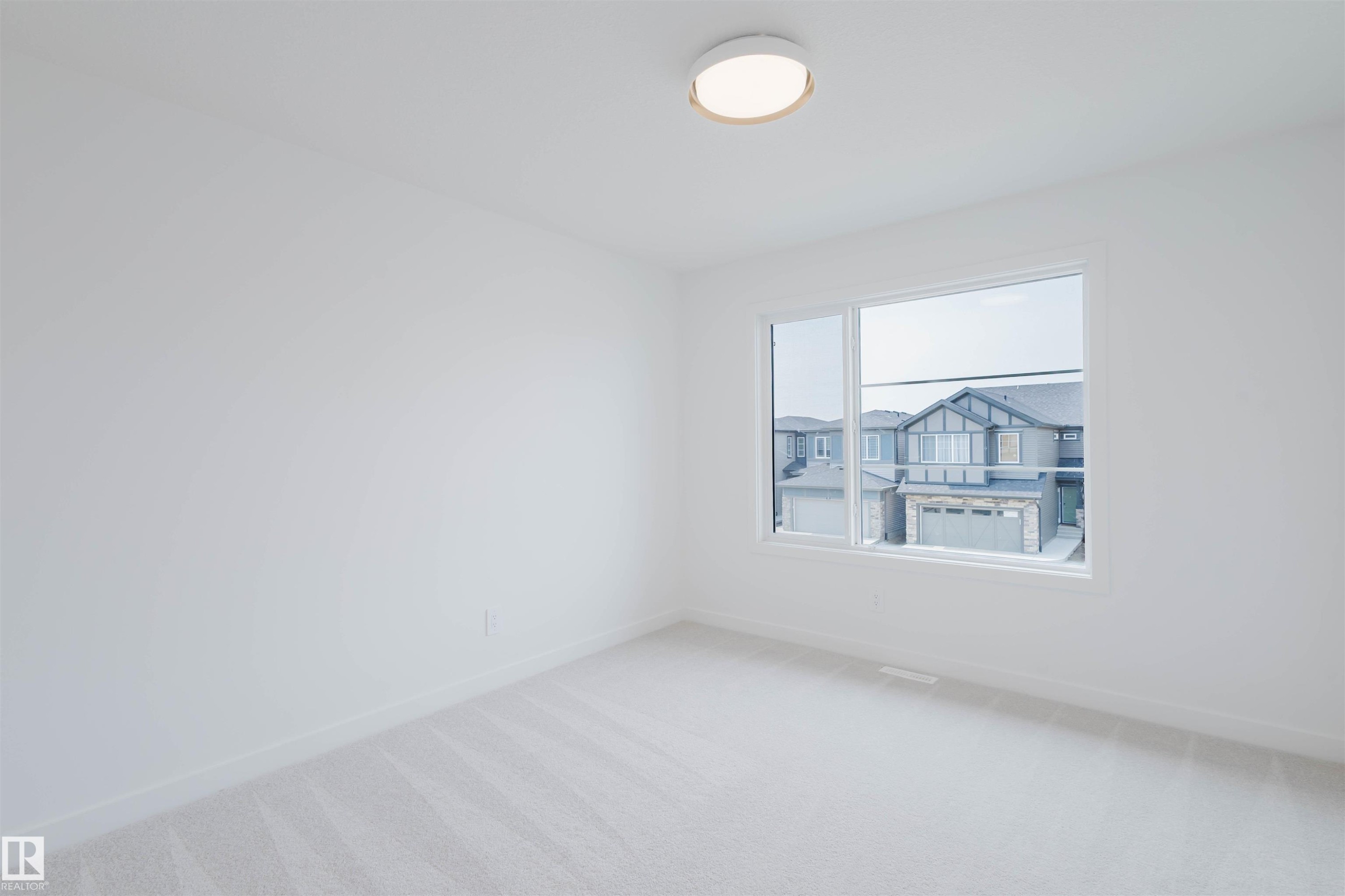 8253 Kiriak Loop Sw, Edmonton, AB - Indoor Photo Showing Other Room