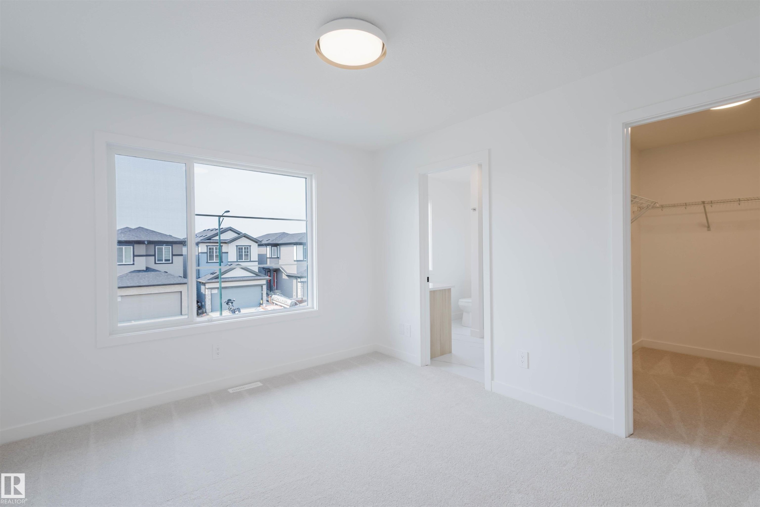 8253 Kiriak Loop Sw, Edmonton, AB - Indoor Photo Showing Other Room