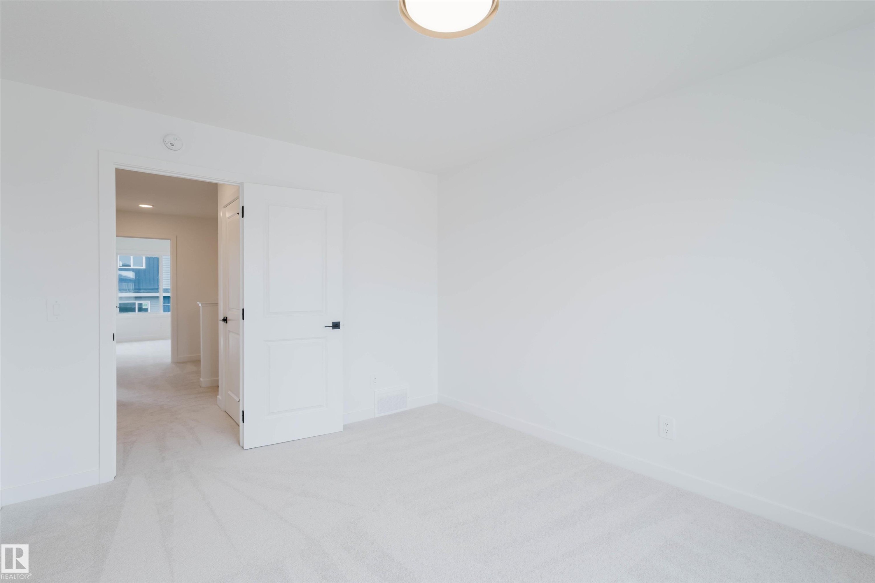 8253 Kiriak Loop Sw, Edmonton, AB - Indoor Photo Showing Other Room
