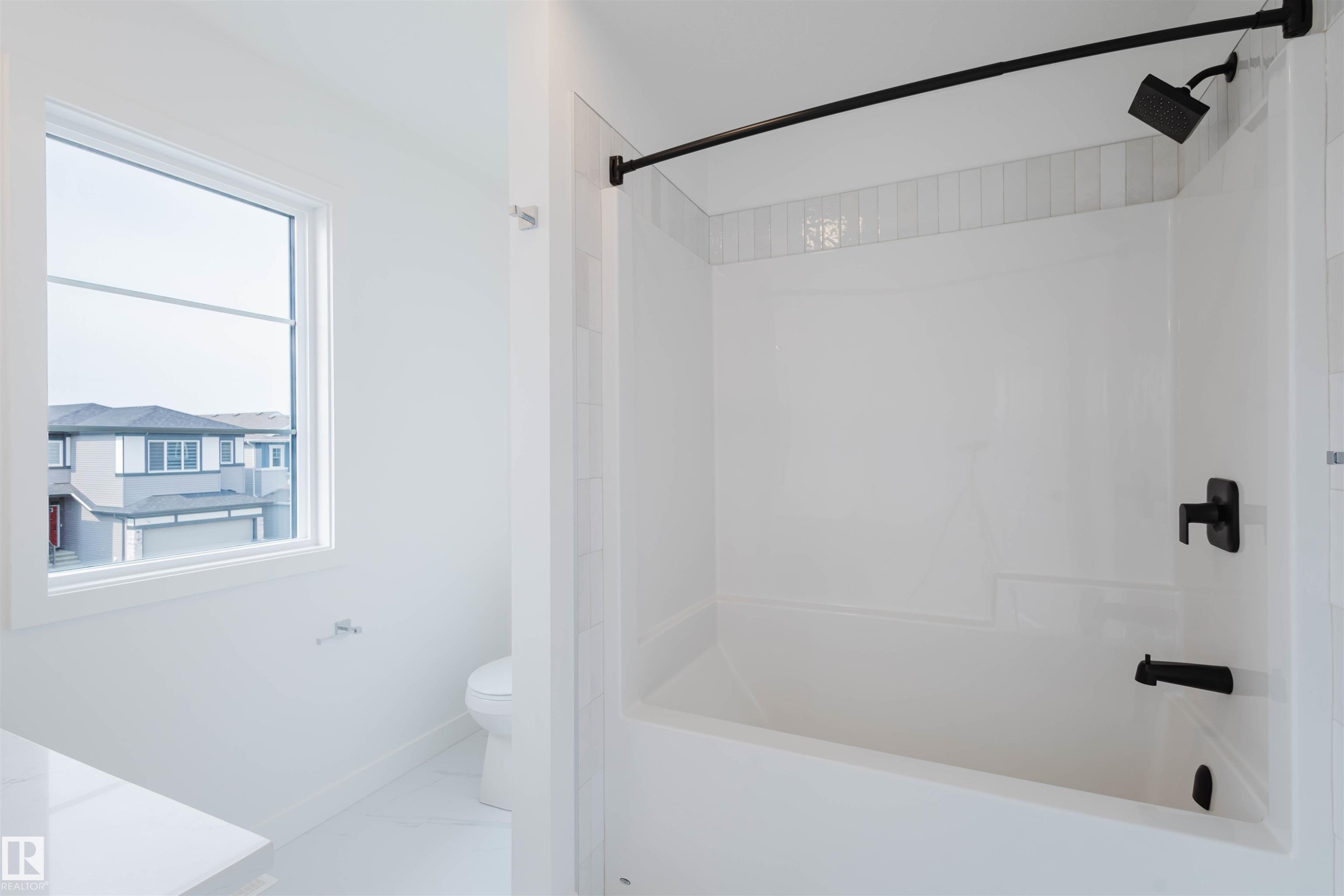 8253 Kiriak Loop Sw, Edmonton, AB - Indoor Photo Showing Bathroom