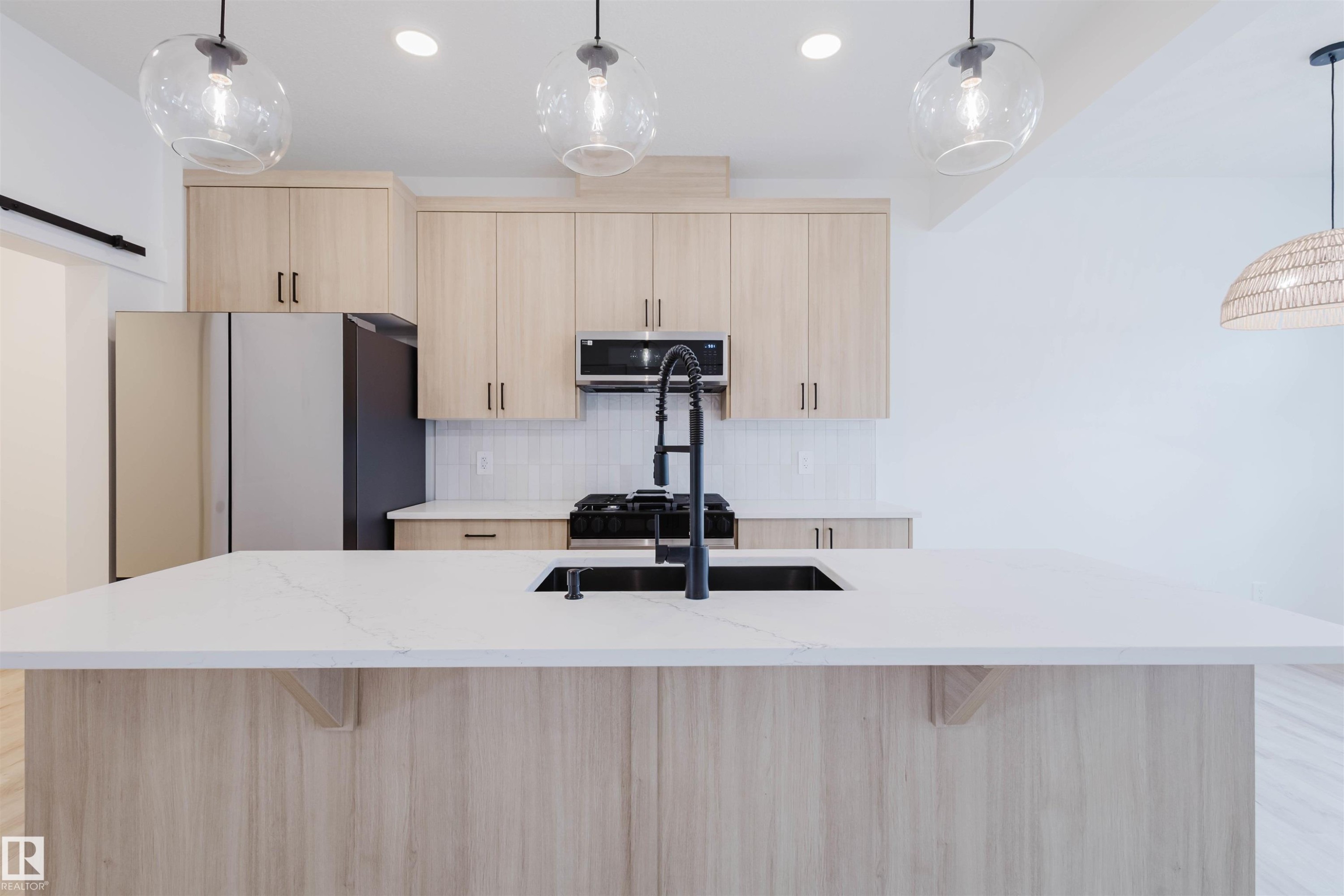 8253 Kiriak Loop Sw, Edmonton, AB - Indoor Photo Showing Kitchen With Upgraded Kitchen