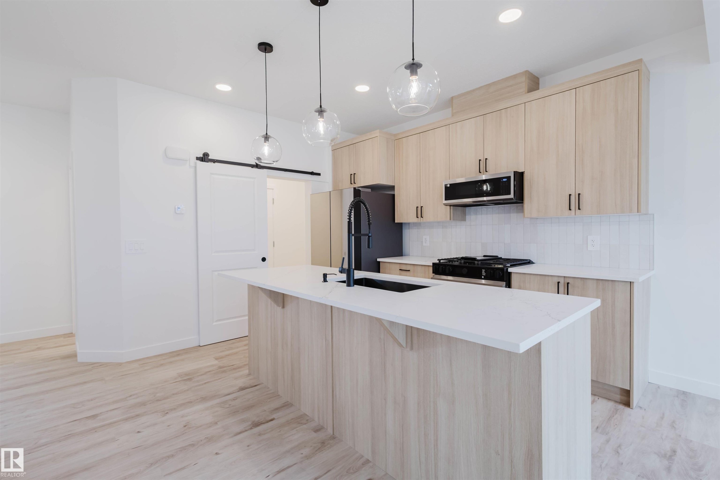 8253 Kiriak Loop Sw, Edmonton, AB - Indoor Photo Showing Kitchen With Double Sink With Upgraded Kitchen