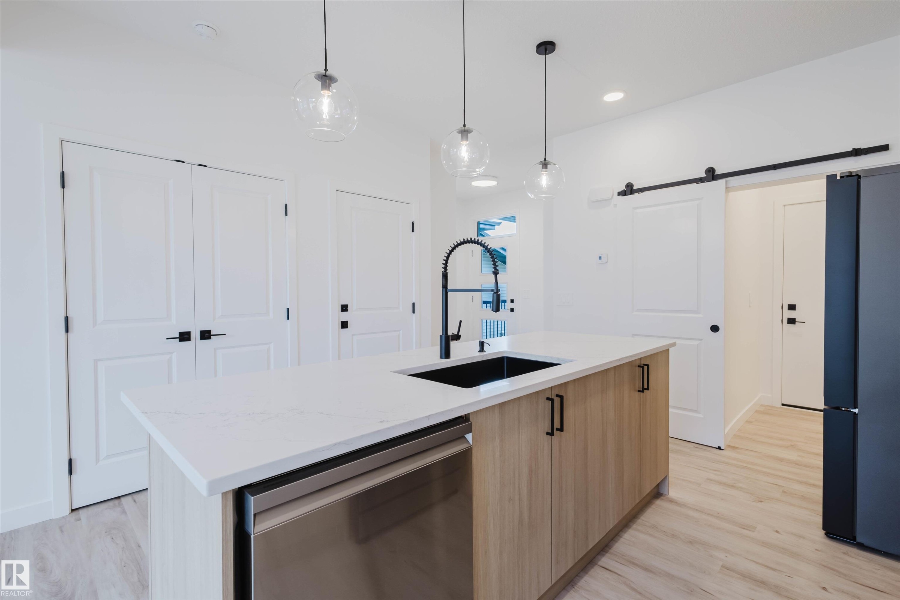 8253 Kiriak Loop Sw, Edmonton, AB - Indoor Photo Showing Kitchen With Upgraded Kitchen