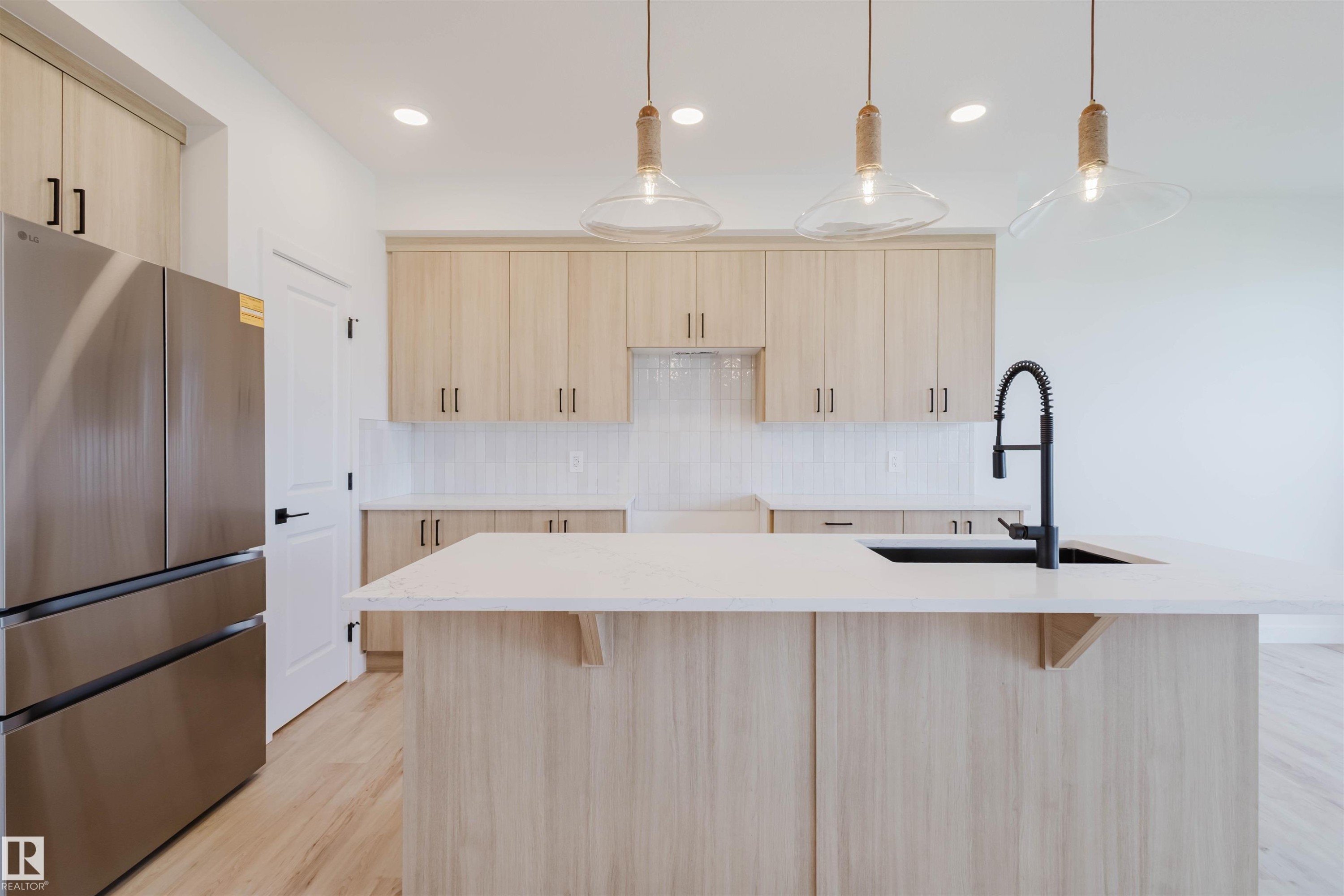 43 Chartres Close, St. Albert, AB - Indoor Photo Showing Kitchen With Upgraded Kitchen