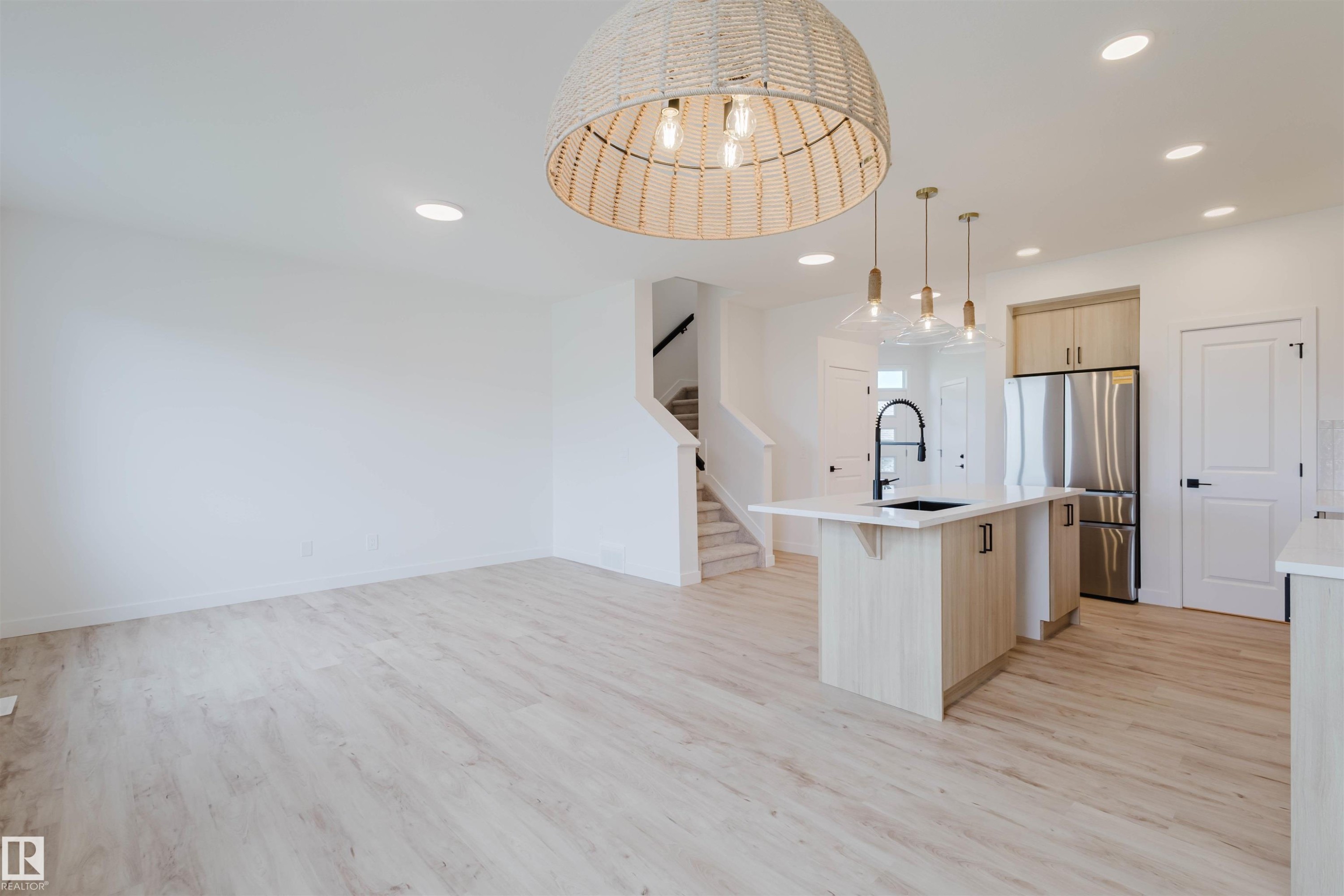 43 Chartres Close, St. Albert, AB - Indoor Photo Showing Kitchen With Upgraded Kitchen