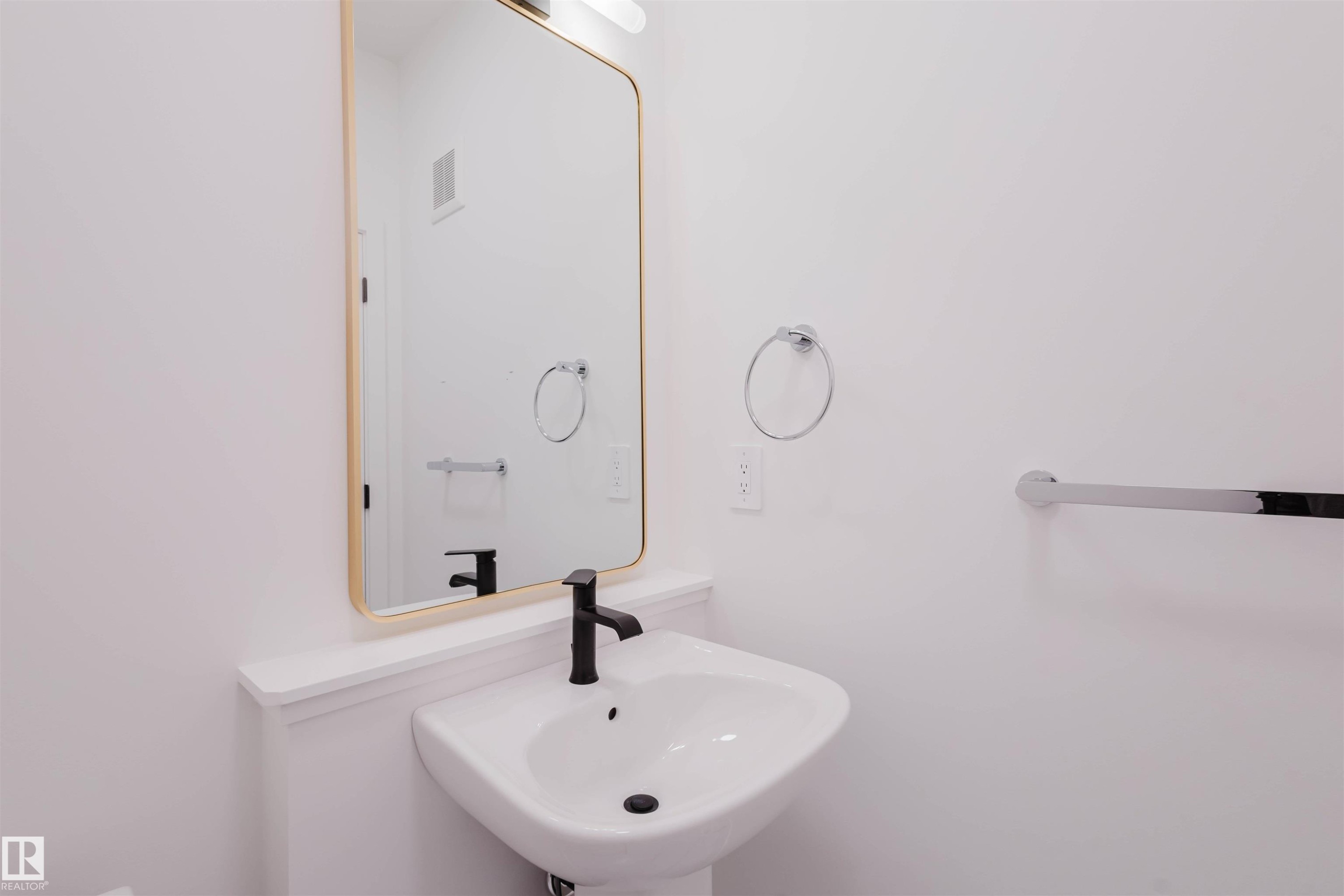 43 Chartres Close, St. Albert, AB - Indoor Photo Showing Bathroom