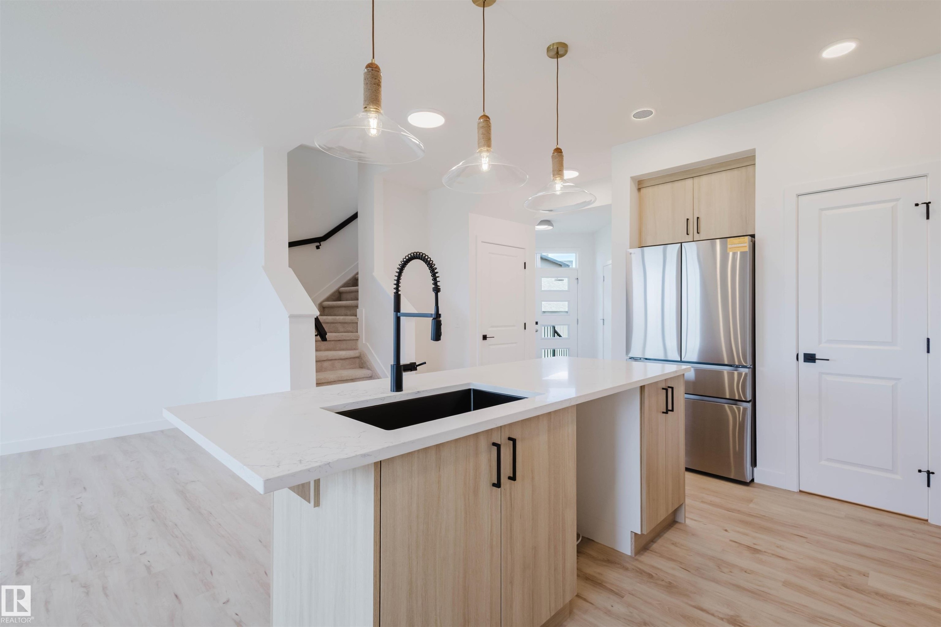 43 Chartres Close, St. Albert, AB - Indoor Photo Showing Kitchen With Upgraded Kitchen