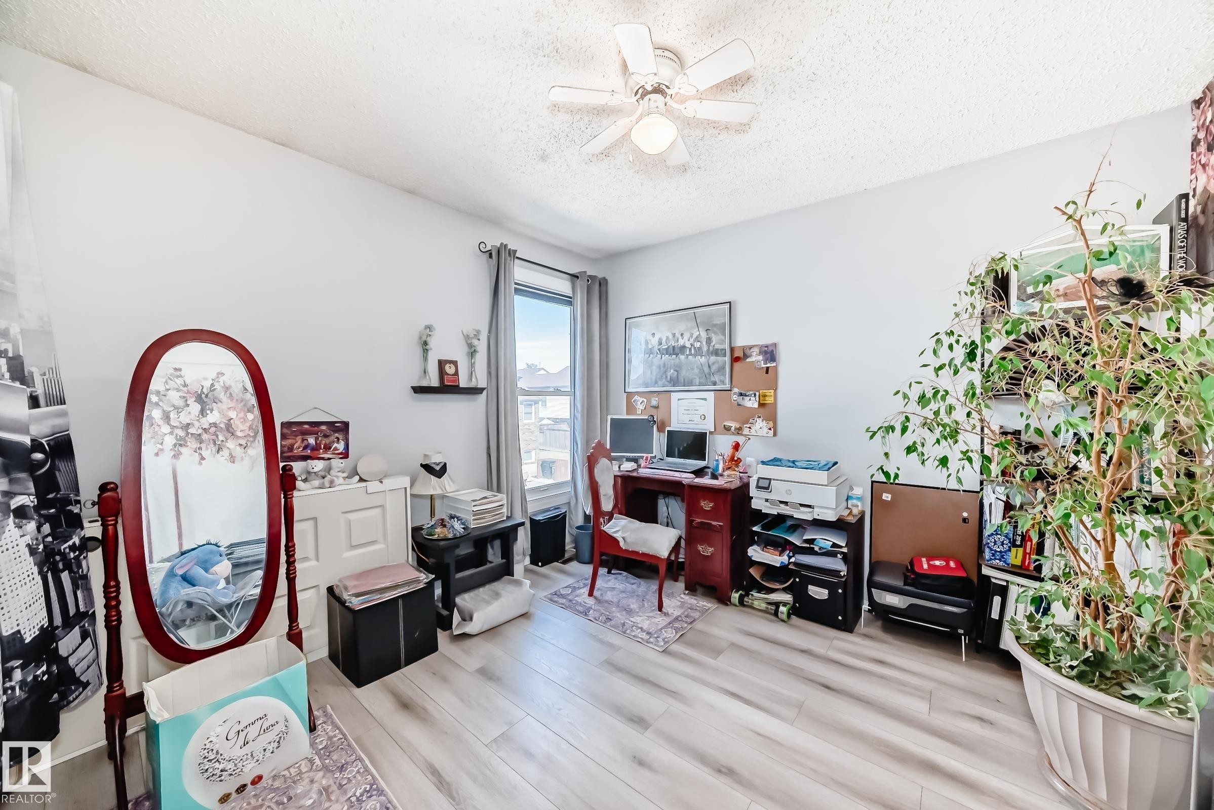 582 Abbottsfield Road, Edmonton, AB - Indoor