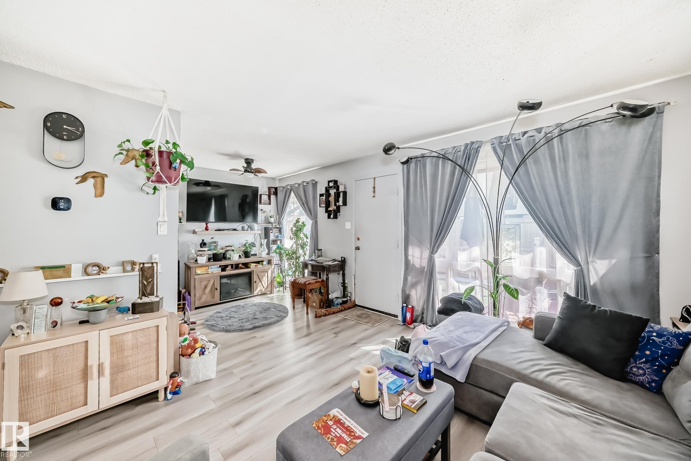 582 Abbottsfield Road, Edmonton, AB - Indoor