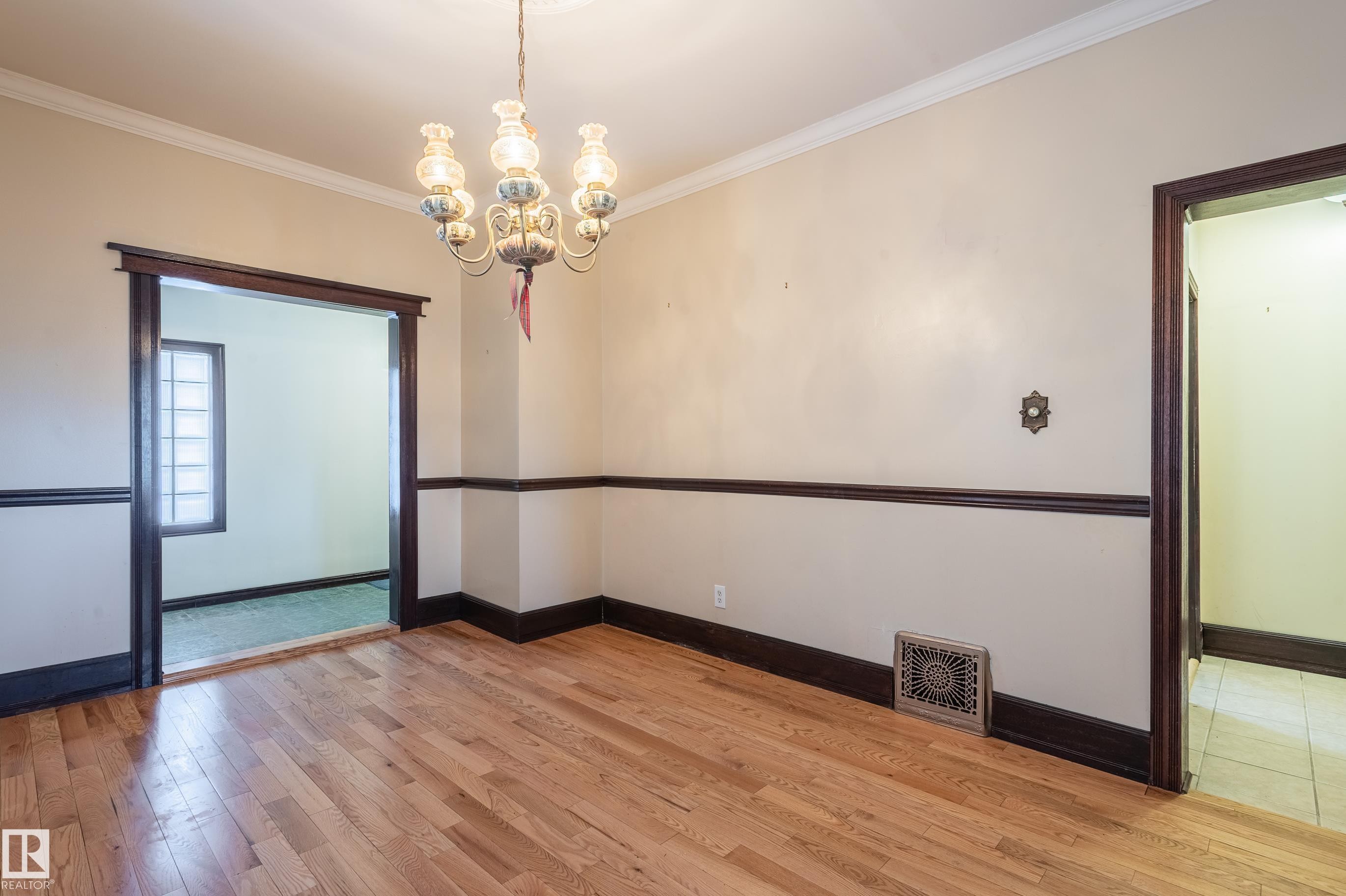 10918 81 Avenue, Edmonton, AB - Indoor Photo Showing Other Room