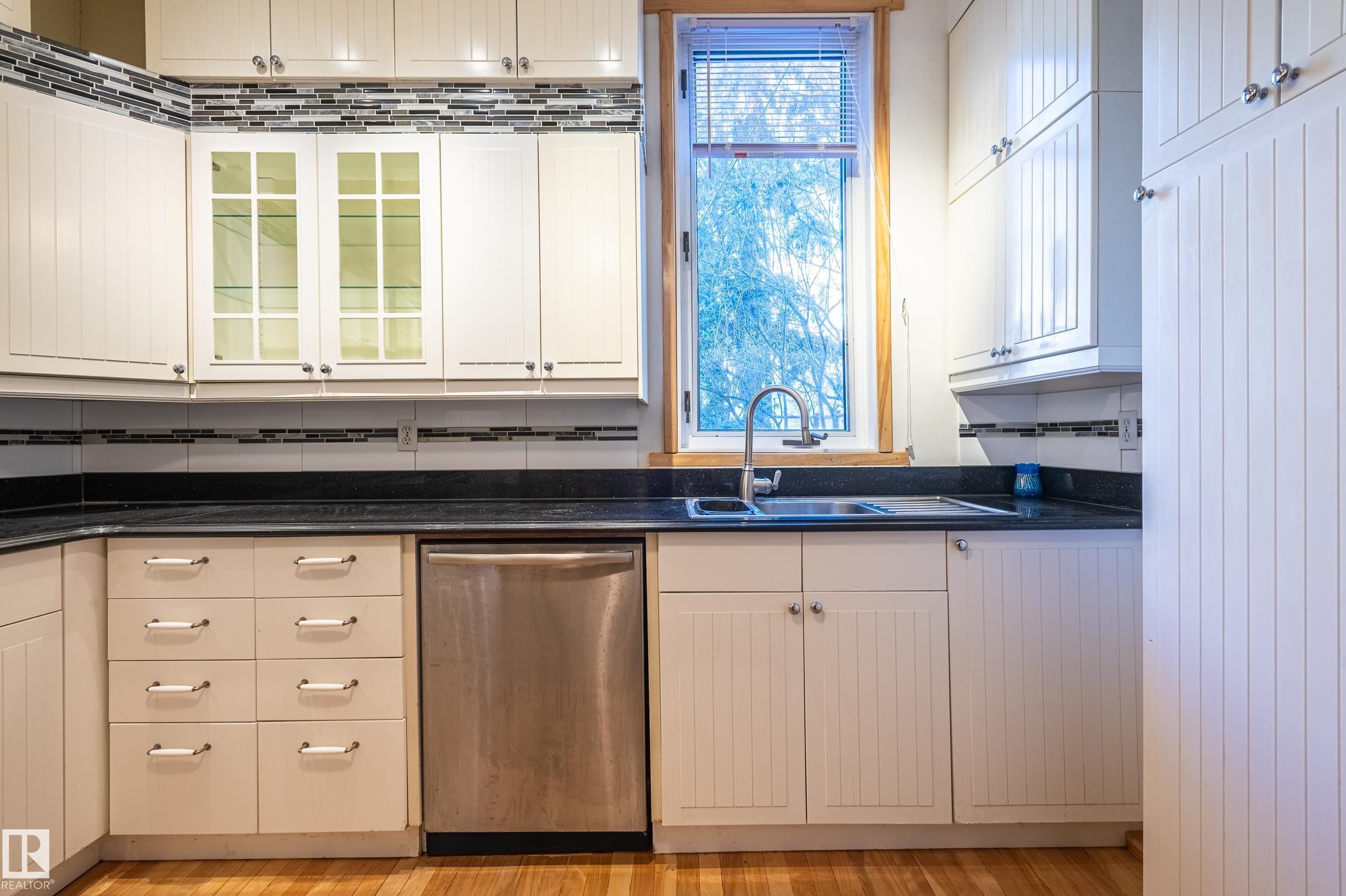 10918 81 Avenue, Edmonton, AB - Indoor Photo Showing Kitchen With Double Sink