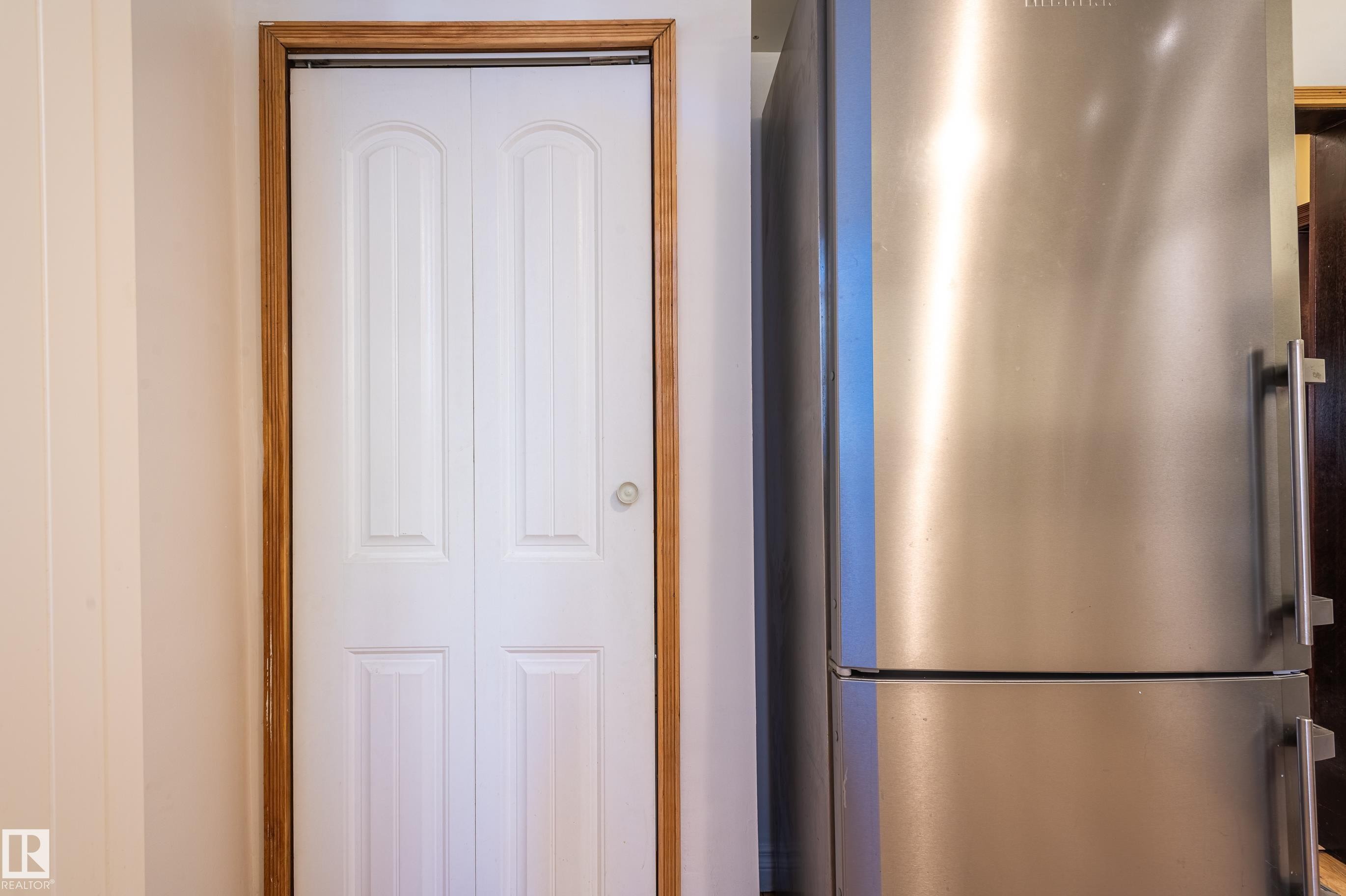 10918 81 Avenue, Edmonton, AB - Indoor