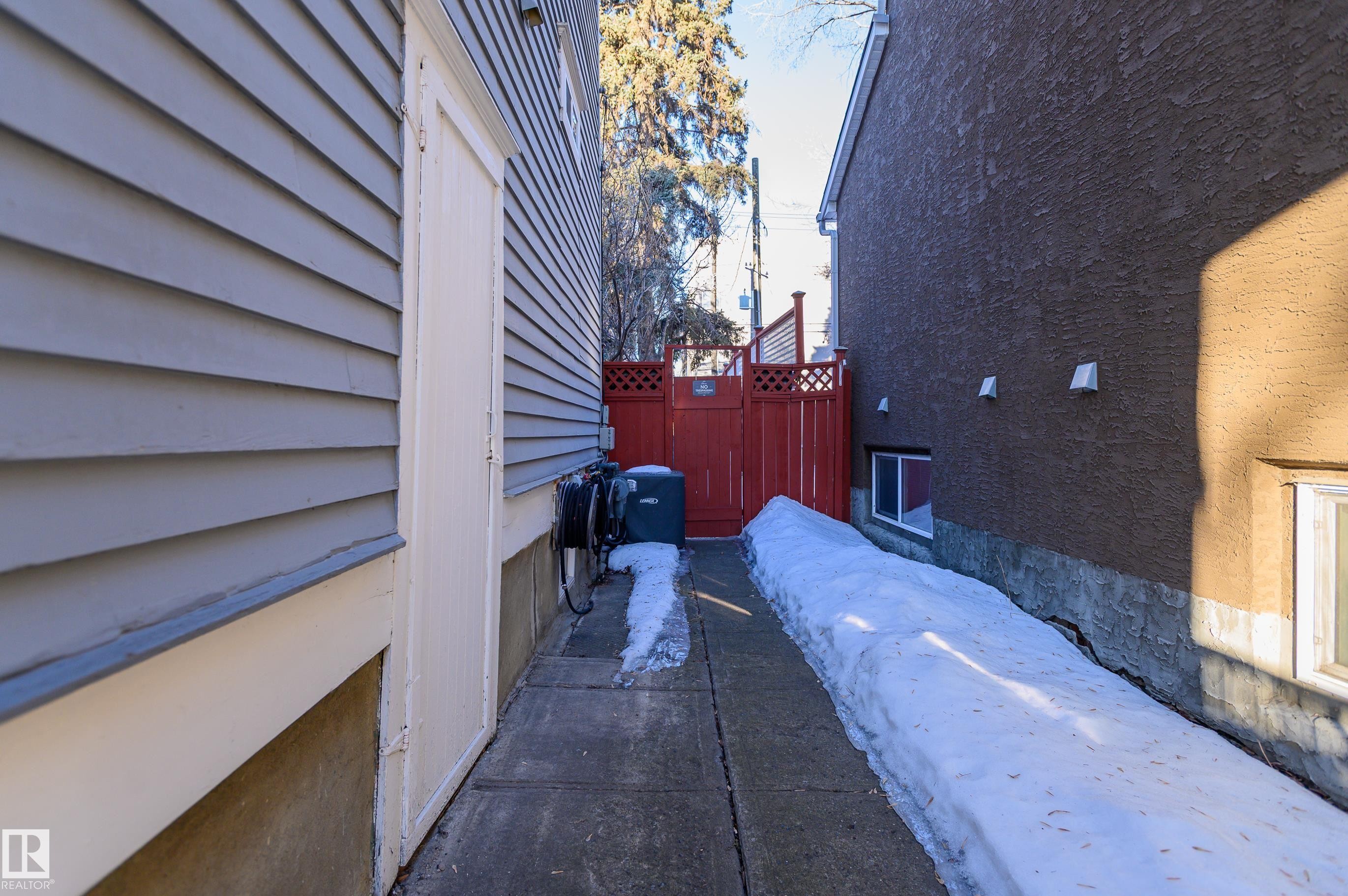 10918 81 Avenue, Edmonton, AB - Outdoor