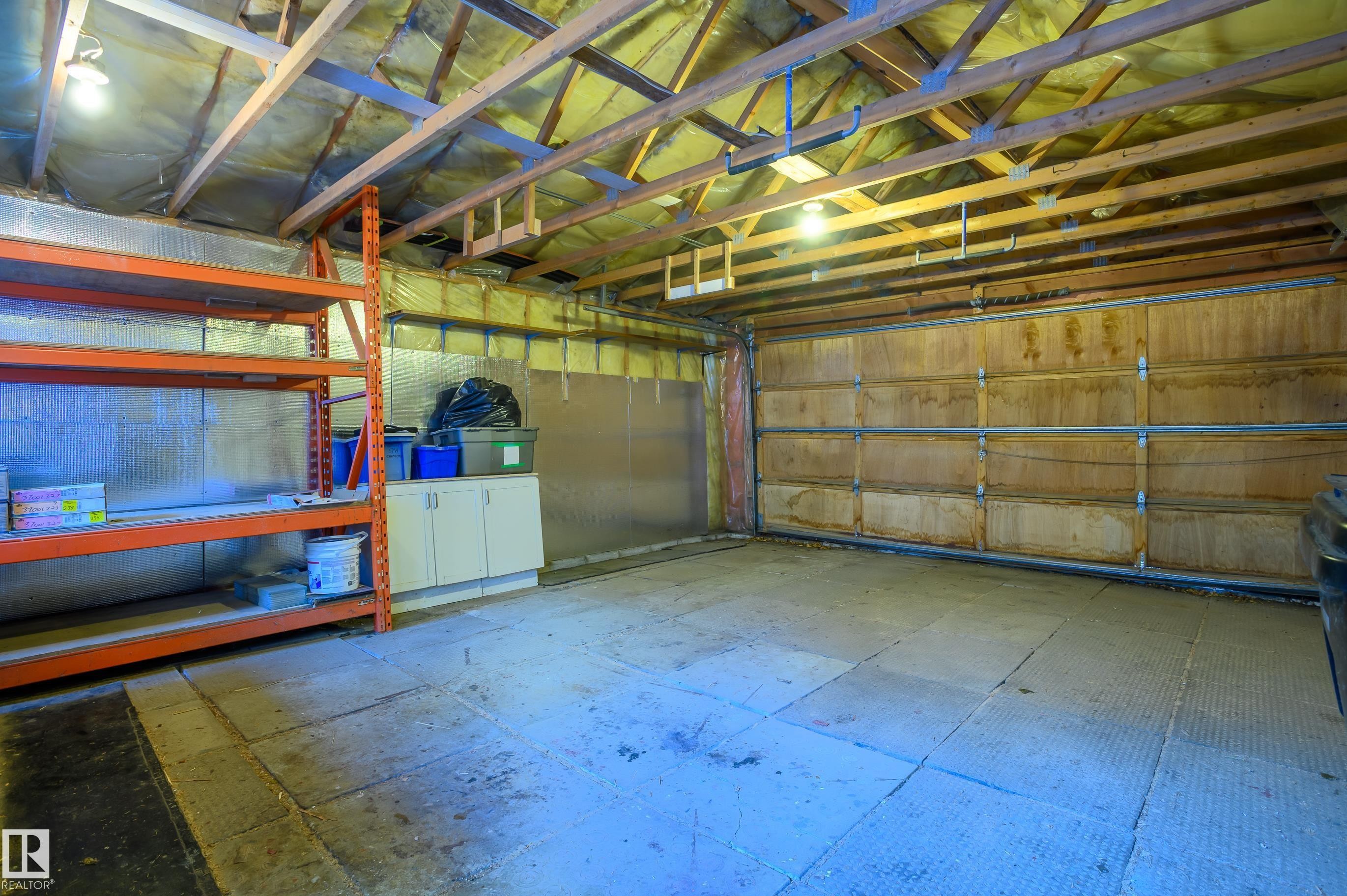 10918 81 Avenue, Edmonton, AB - Indoor Photo Showing Garage