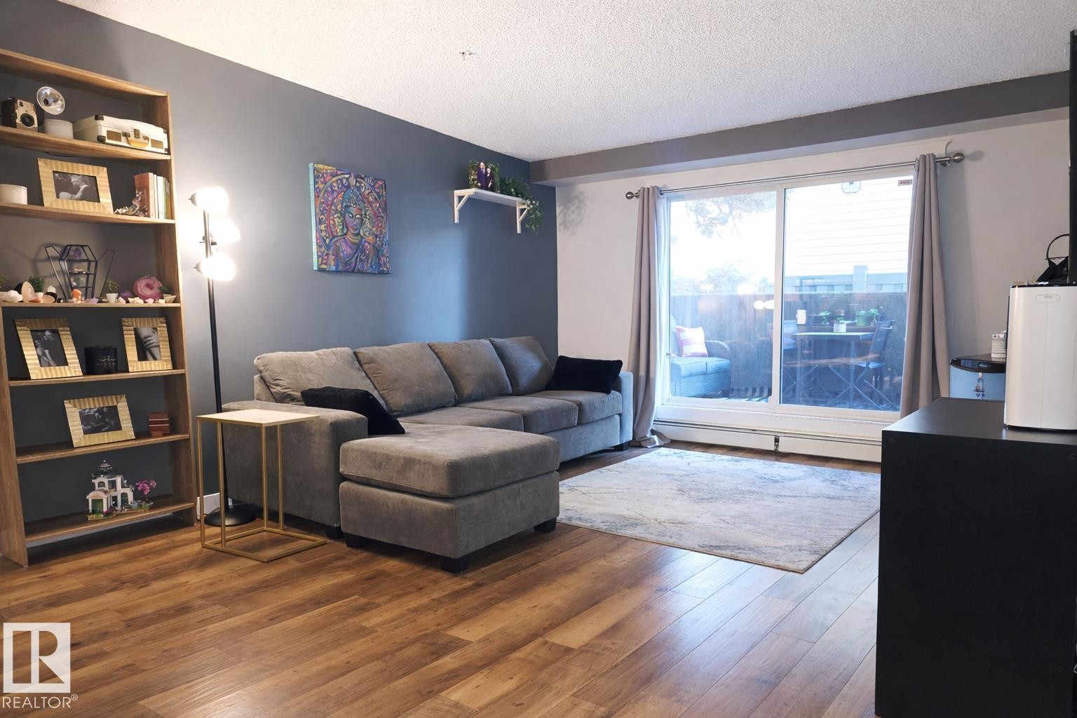 118 2430 Guardian Road, Edmonton, AB - Indoor Photo Showing Living Room
