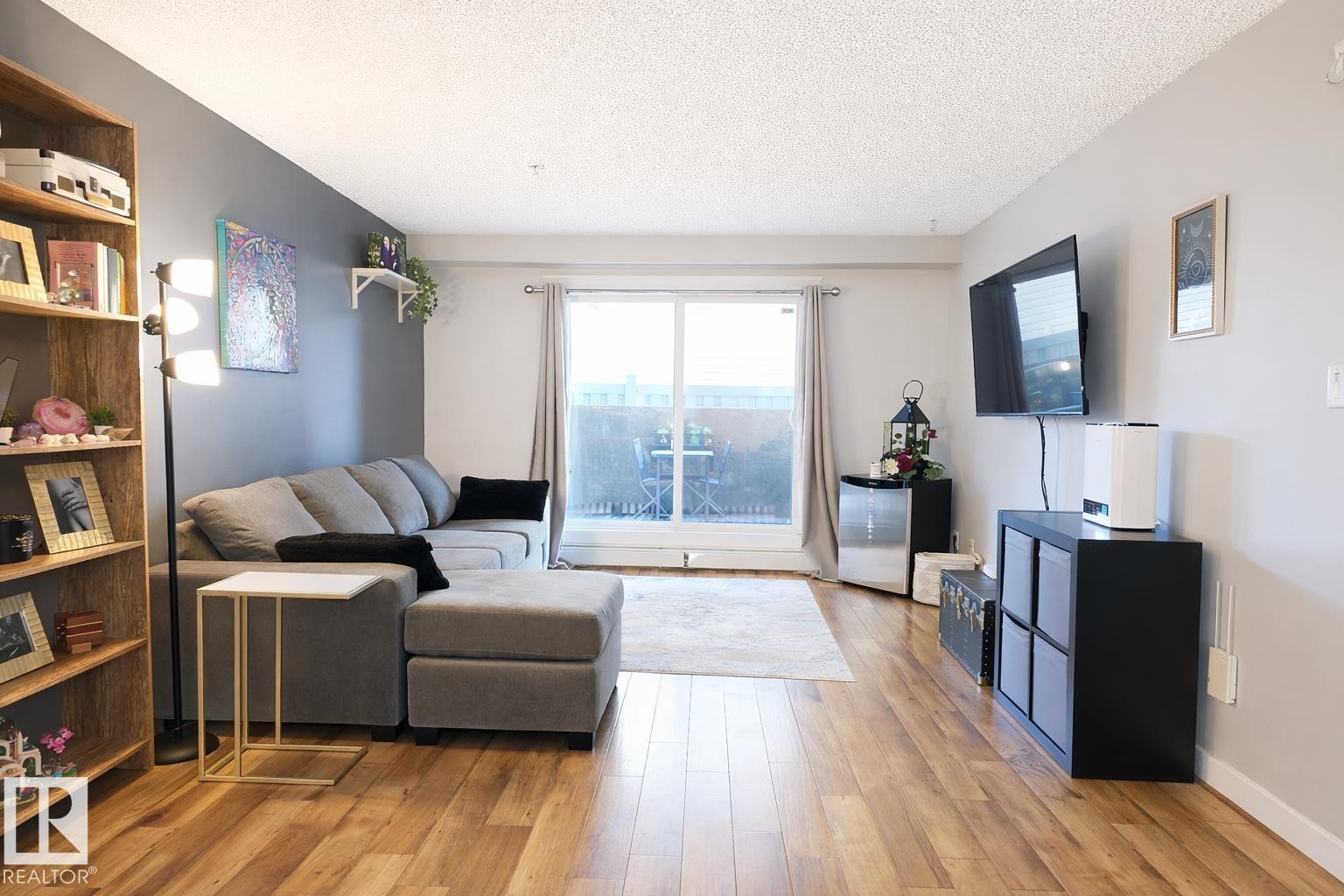 118 2430 Guardian Road, Edmonton, AB - Indoor Photo Showing Living Room