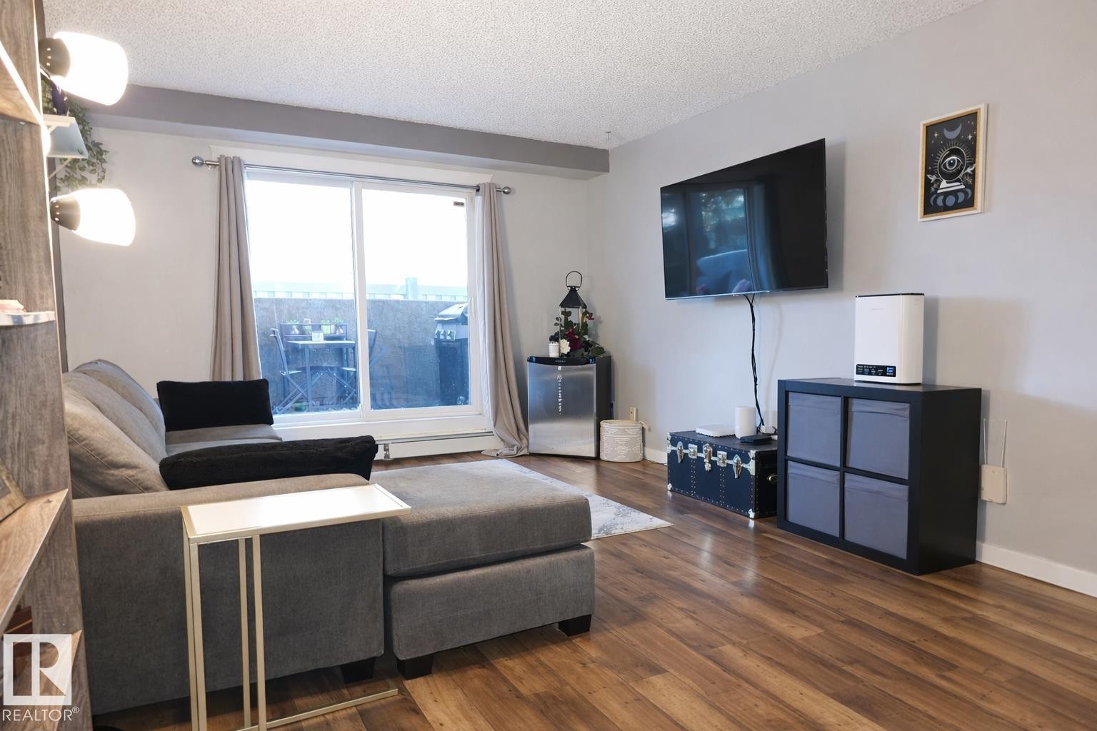 118 2430 Guardian Road, Edmonton, AB - Indoor Photo Showing Living Room