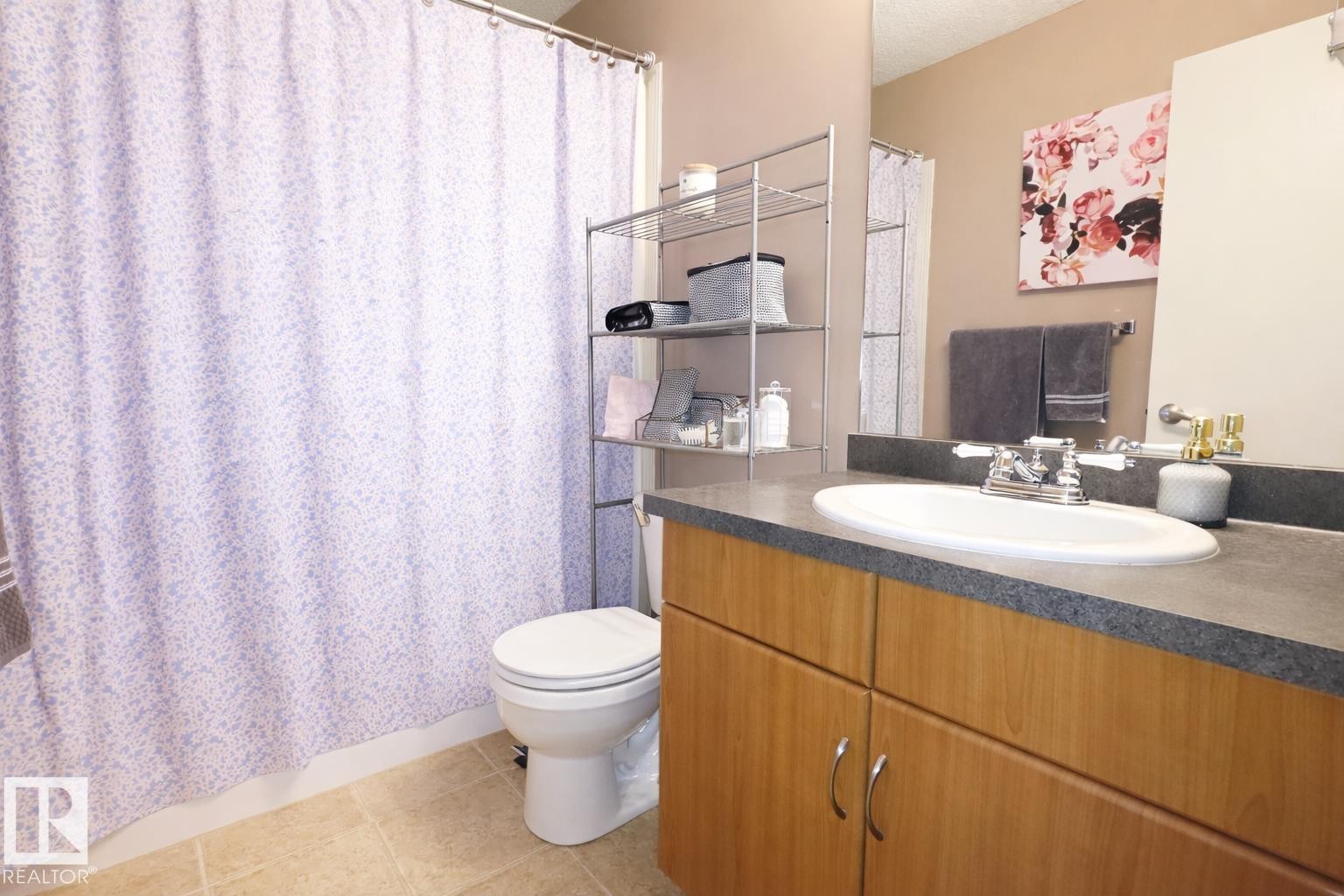 118 2430 Guardian Road, Edmonton, AB - Indoor Photo Showing Bathroom