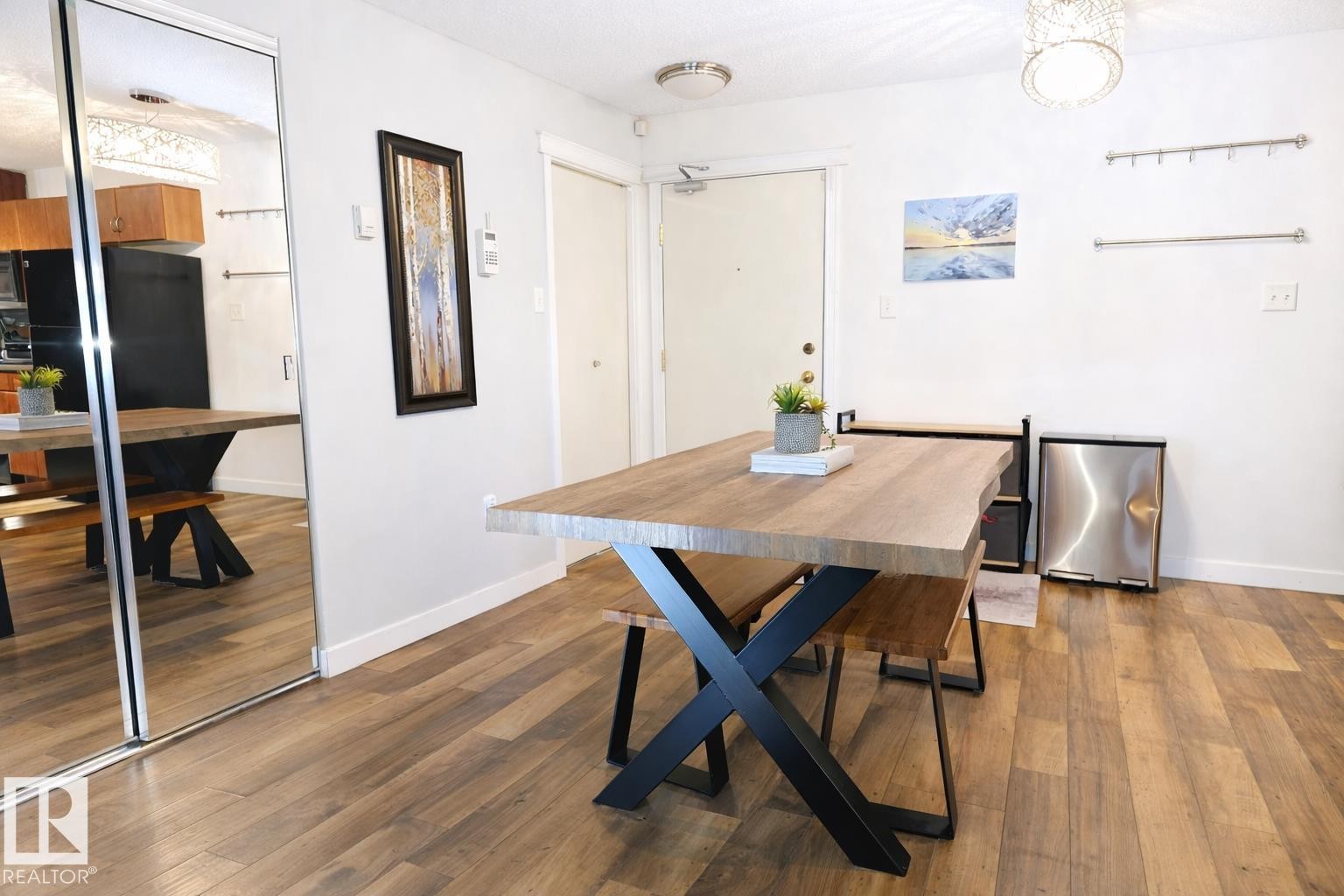 118 2430 Guardian Road, Edmonton, AB - Indoor Photo Showing Dining Room