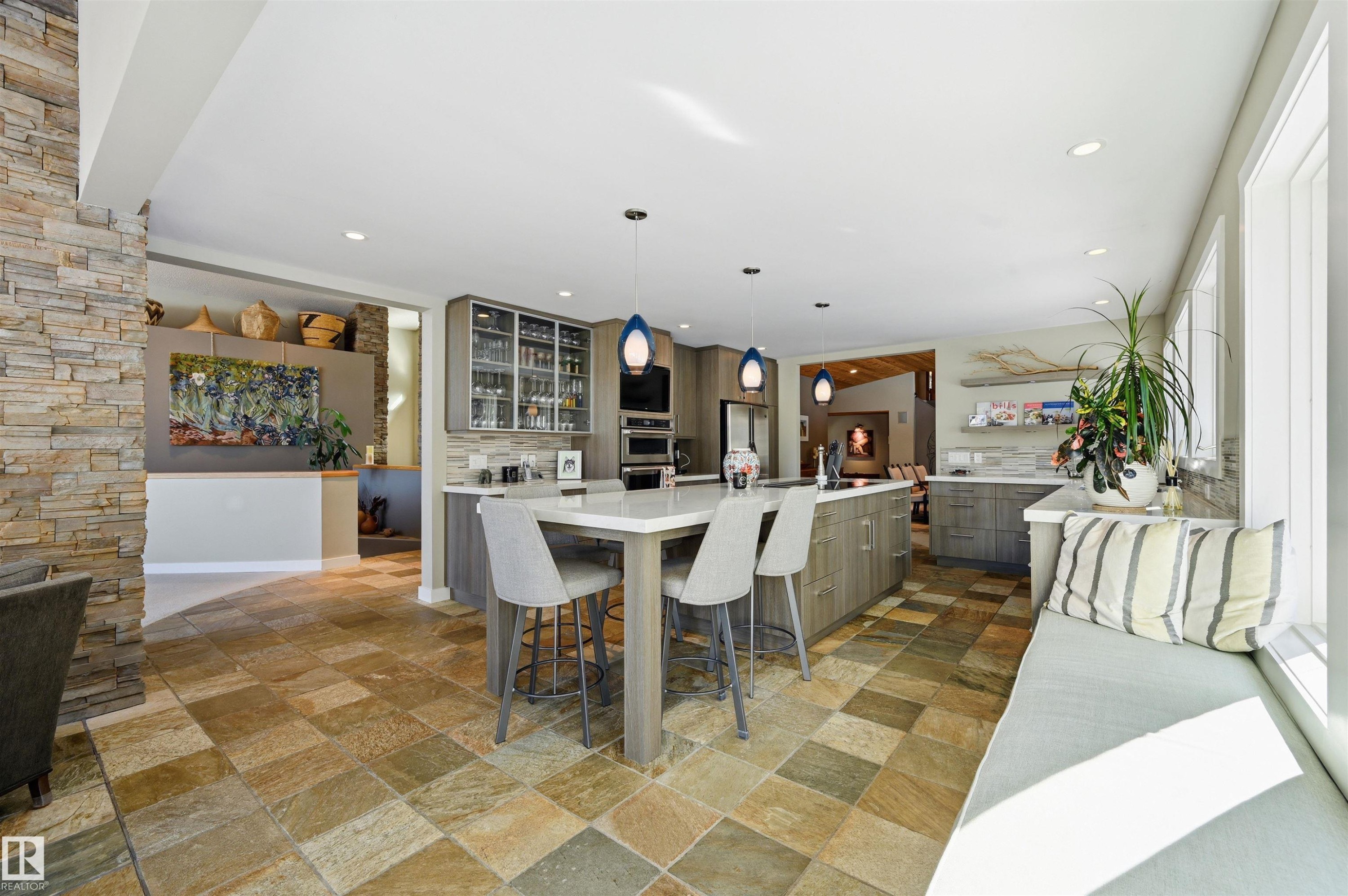 15625 Whitemud Road, Edmonton, AB