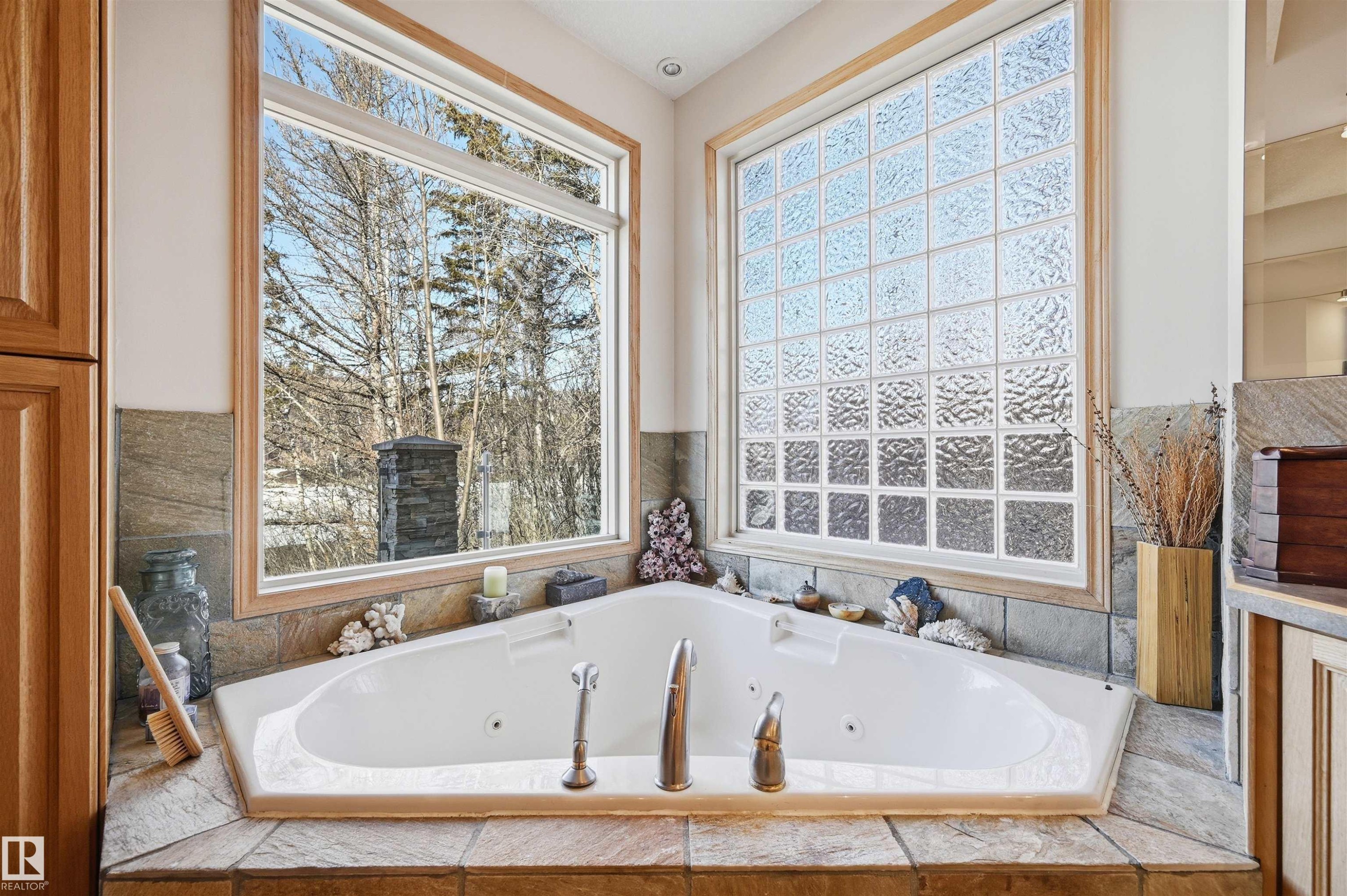 15625 Whitemud Road, Edmonton, AB