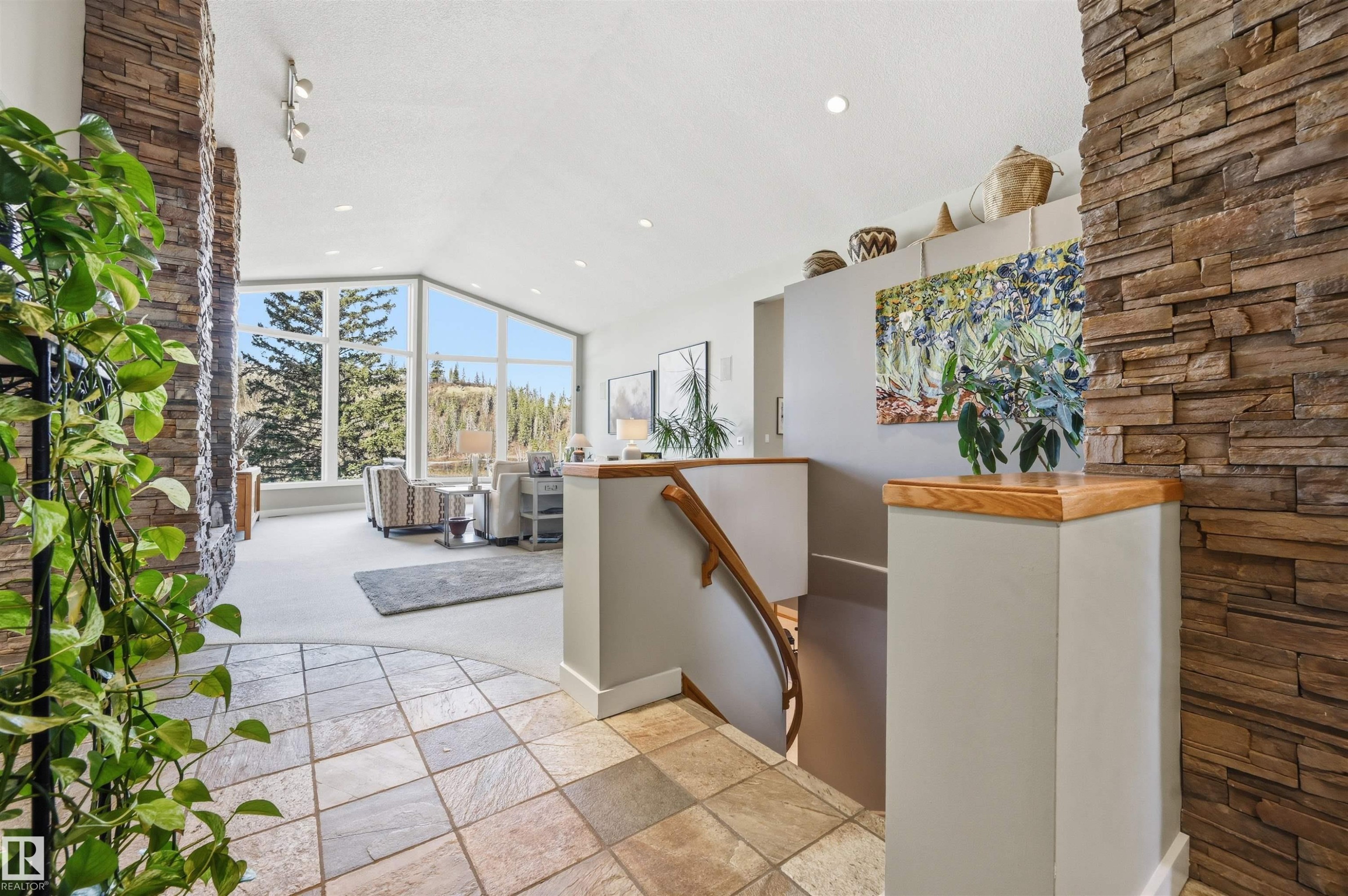 15625 Whitemud Road, Edmonton, AB