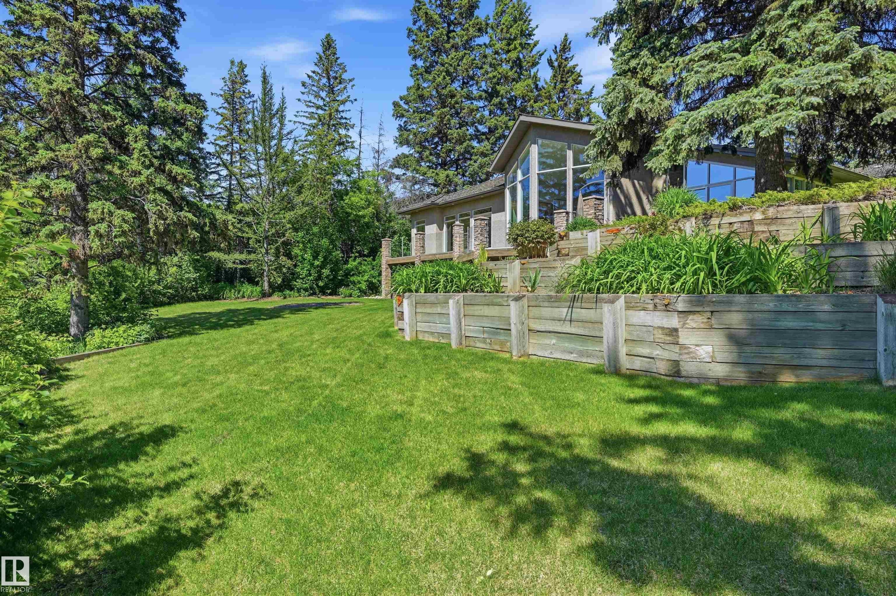 15625 Whitemud Road, Edmonton, AB