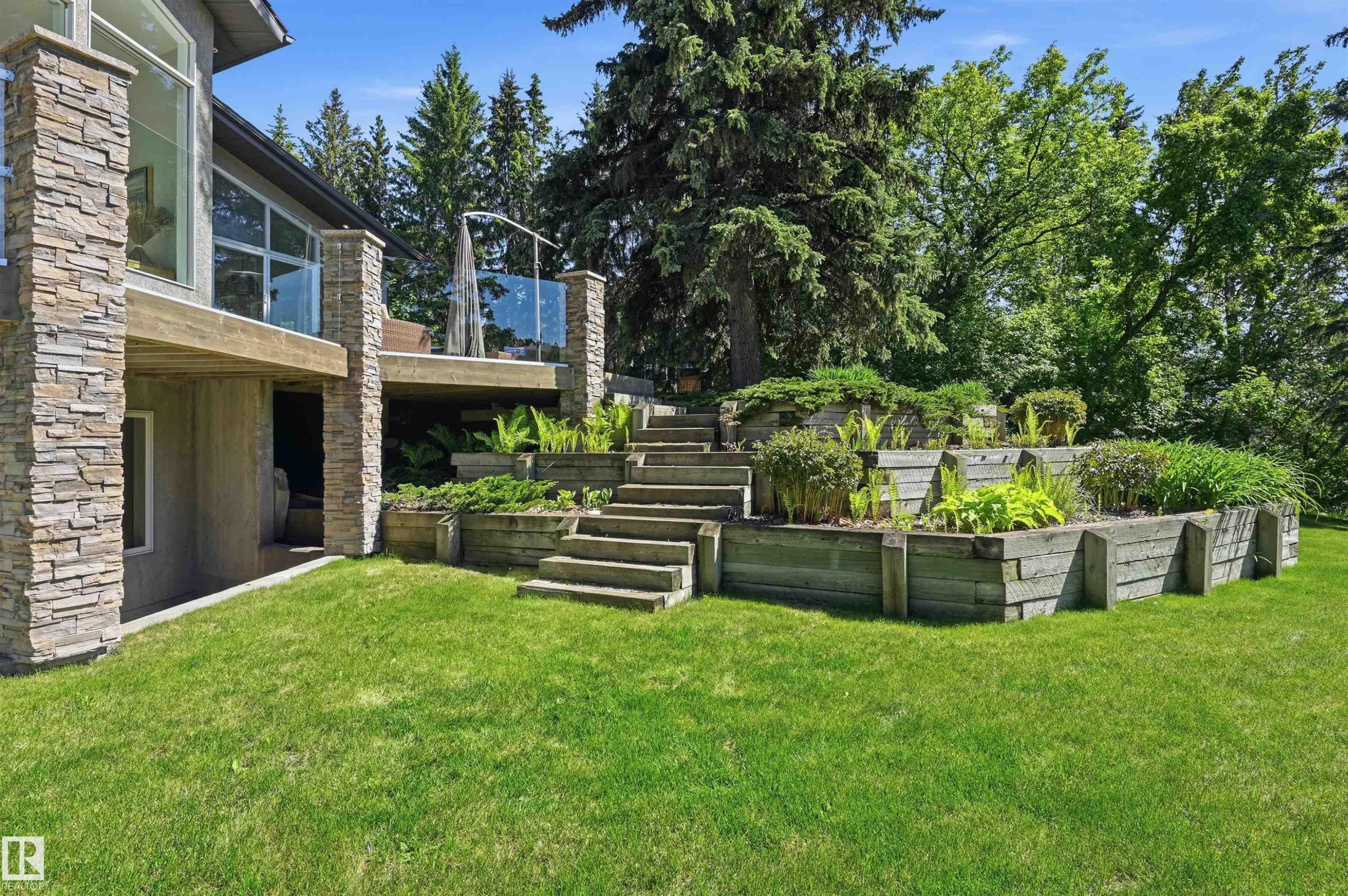 15625 Whitemud Road, Edmonton, AB