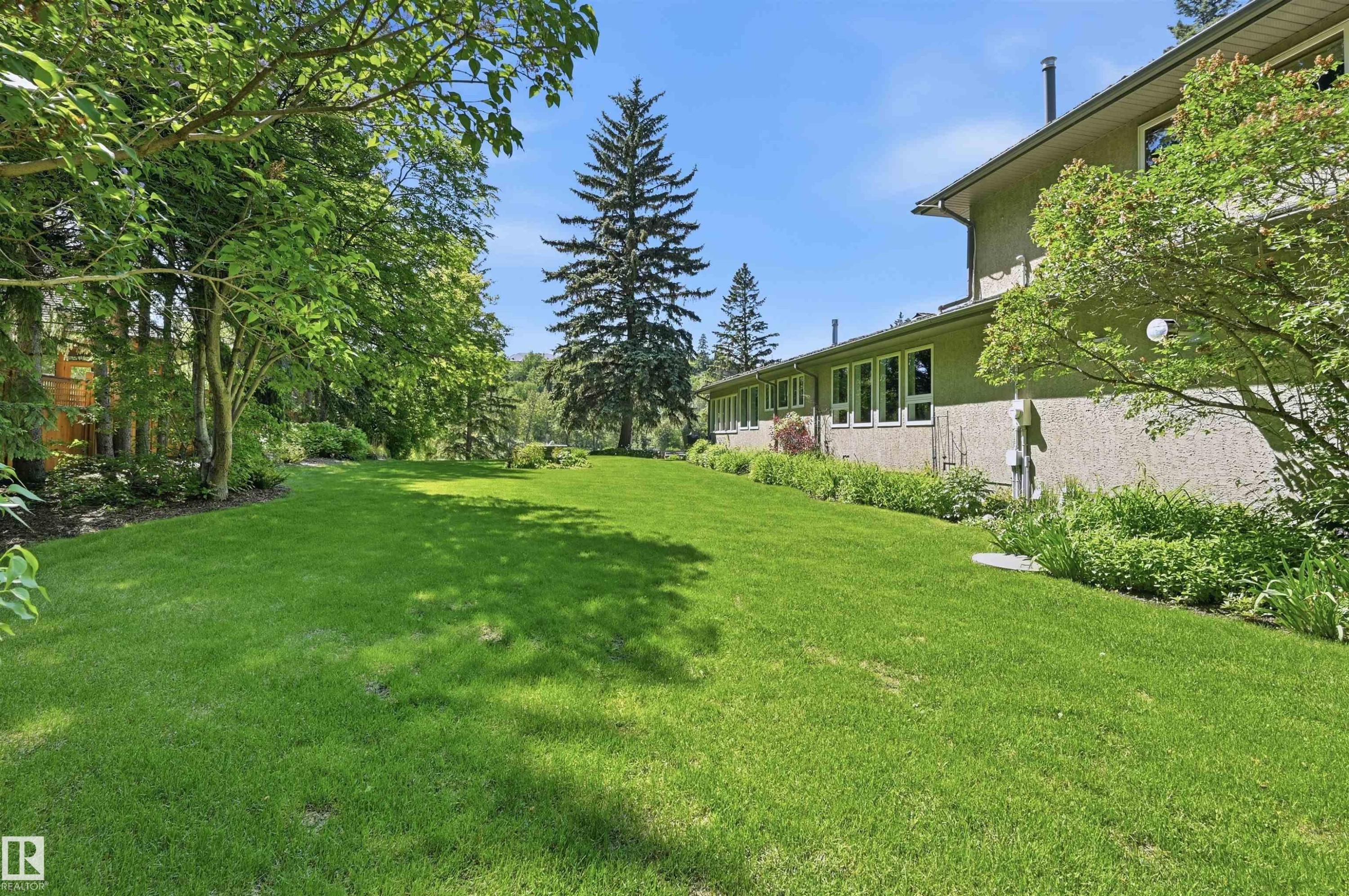 15625 Whitemud Road, Edmonton, AB