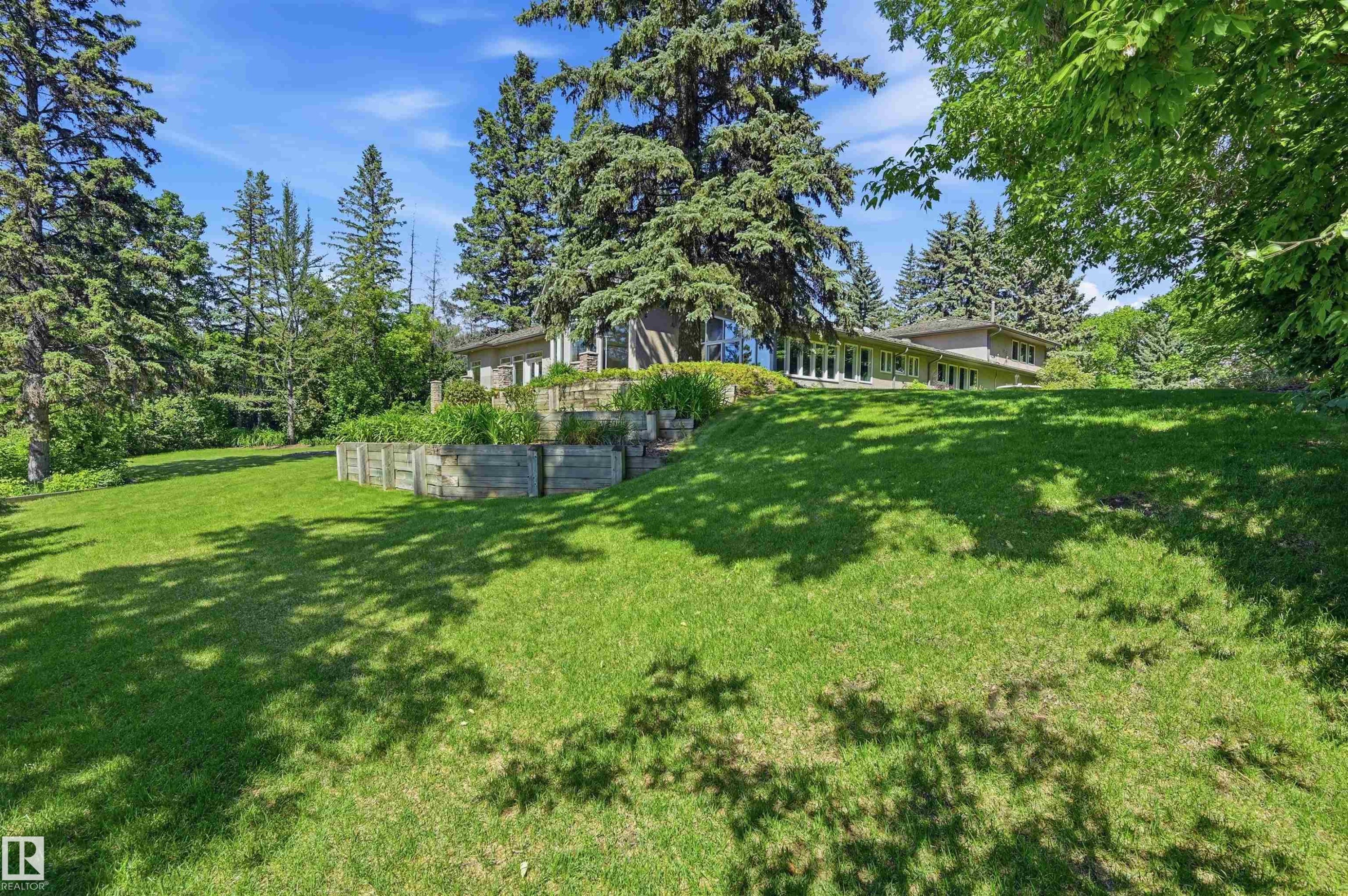 15625 Whitemud Road, Edmonton, AB