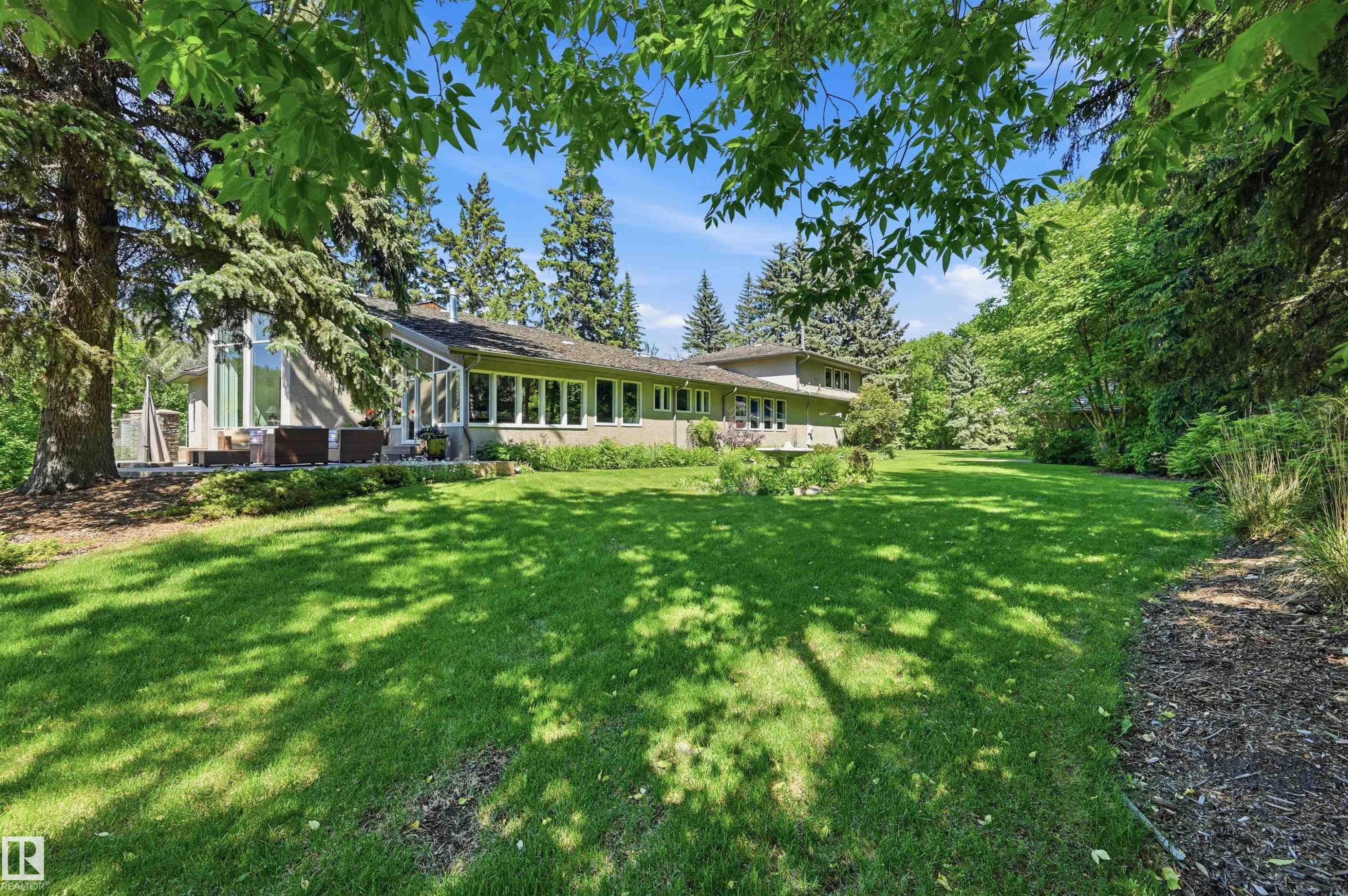 15625 Whitemud Road, Edmonton, AB