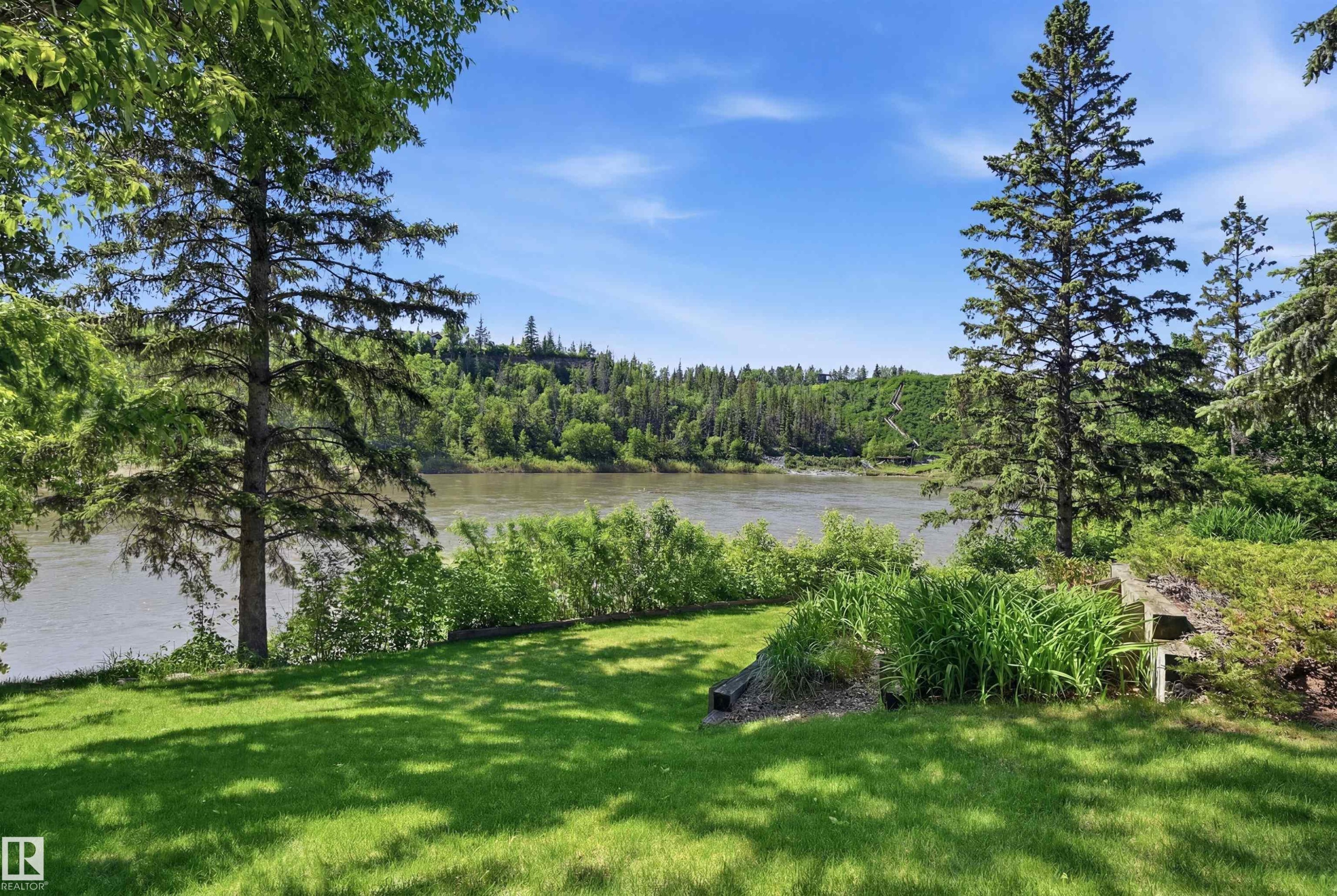 15625 Whitemud Road, Edmonton, AB